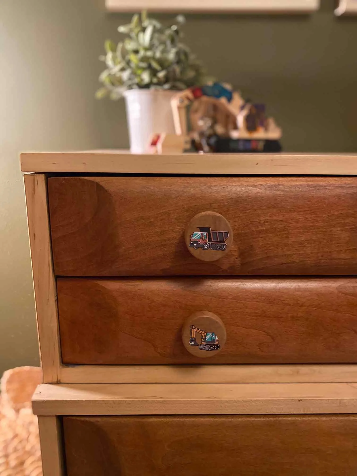 Children's 5-Drawer Wood Dresser