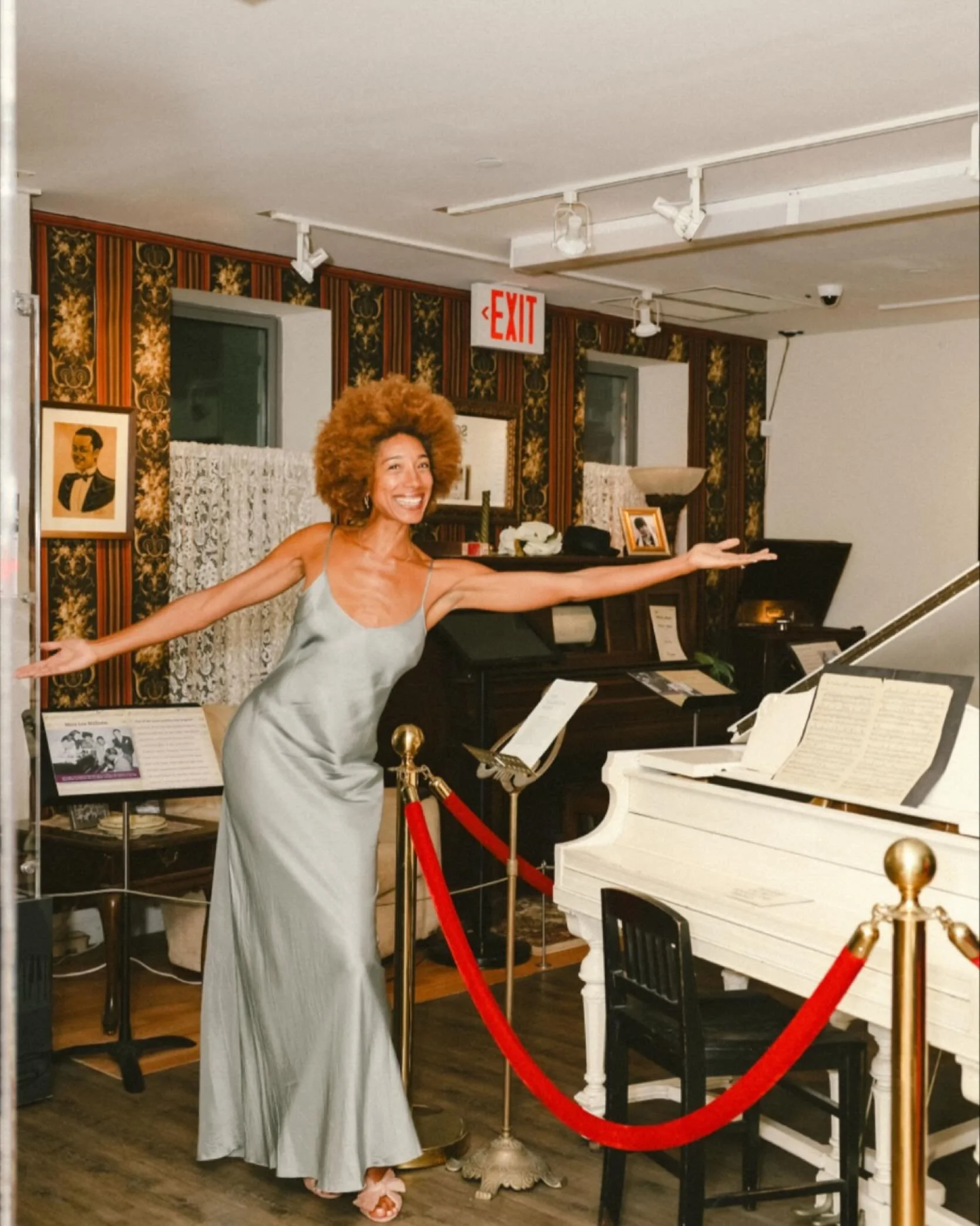 ❤️🎵 Just a casual reminder that you can stream the wonderful @reneemwilson latest album #divineratiooflove and binge listen to all six episodes of @redforrevolution right now 🎙️✨🎧

📸 by @lensofher