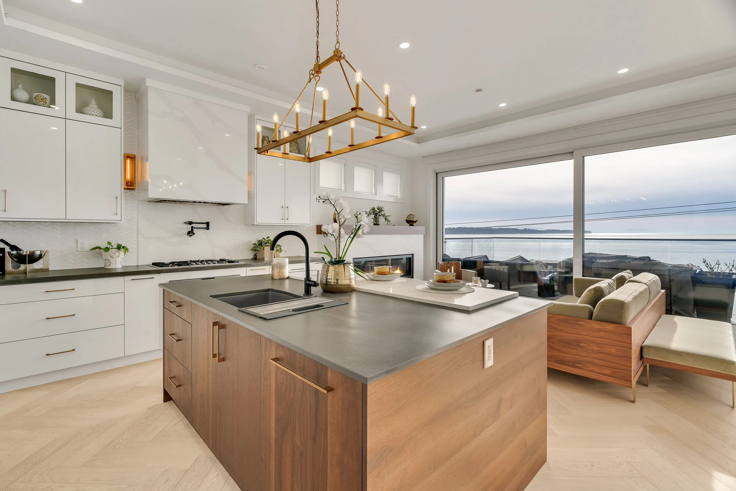 24-15377 Marine Drive White Rock,.jpg