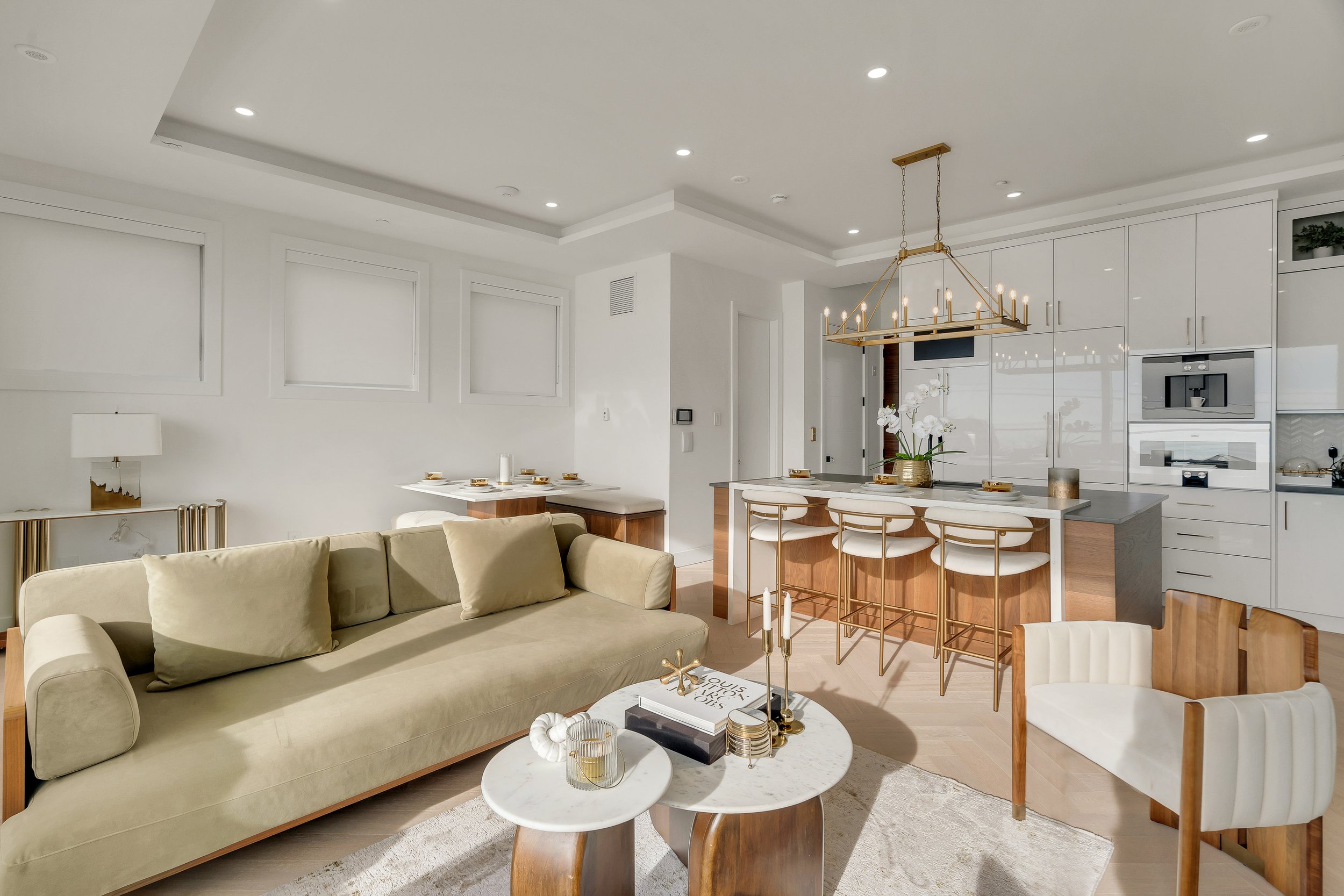 18-15377 Marine Drive White Rock,.jpg