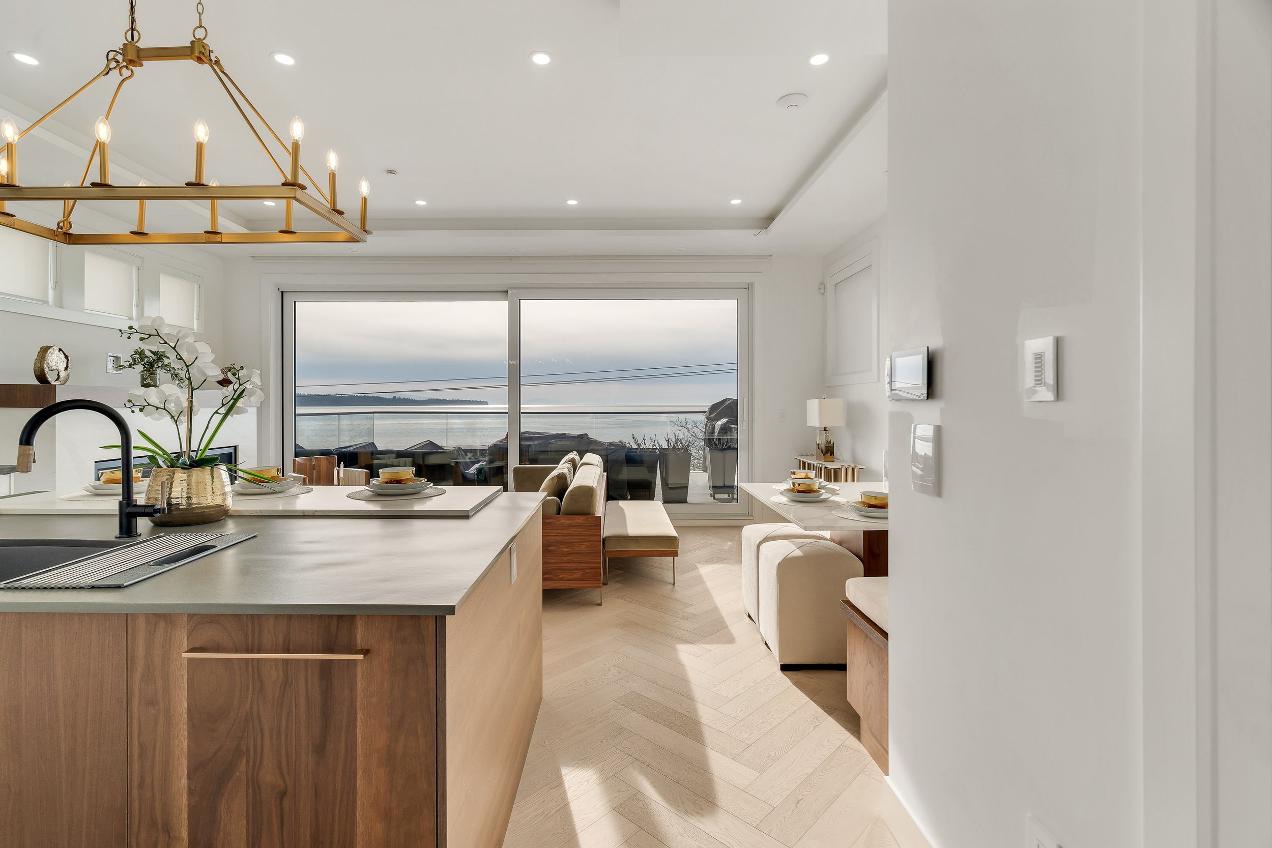 23-15377 Marine Drive White Rock,.jpg