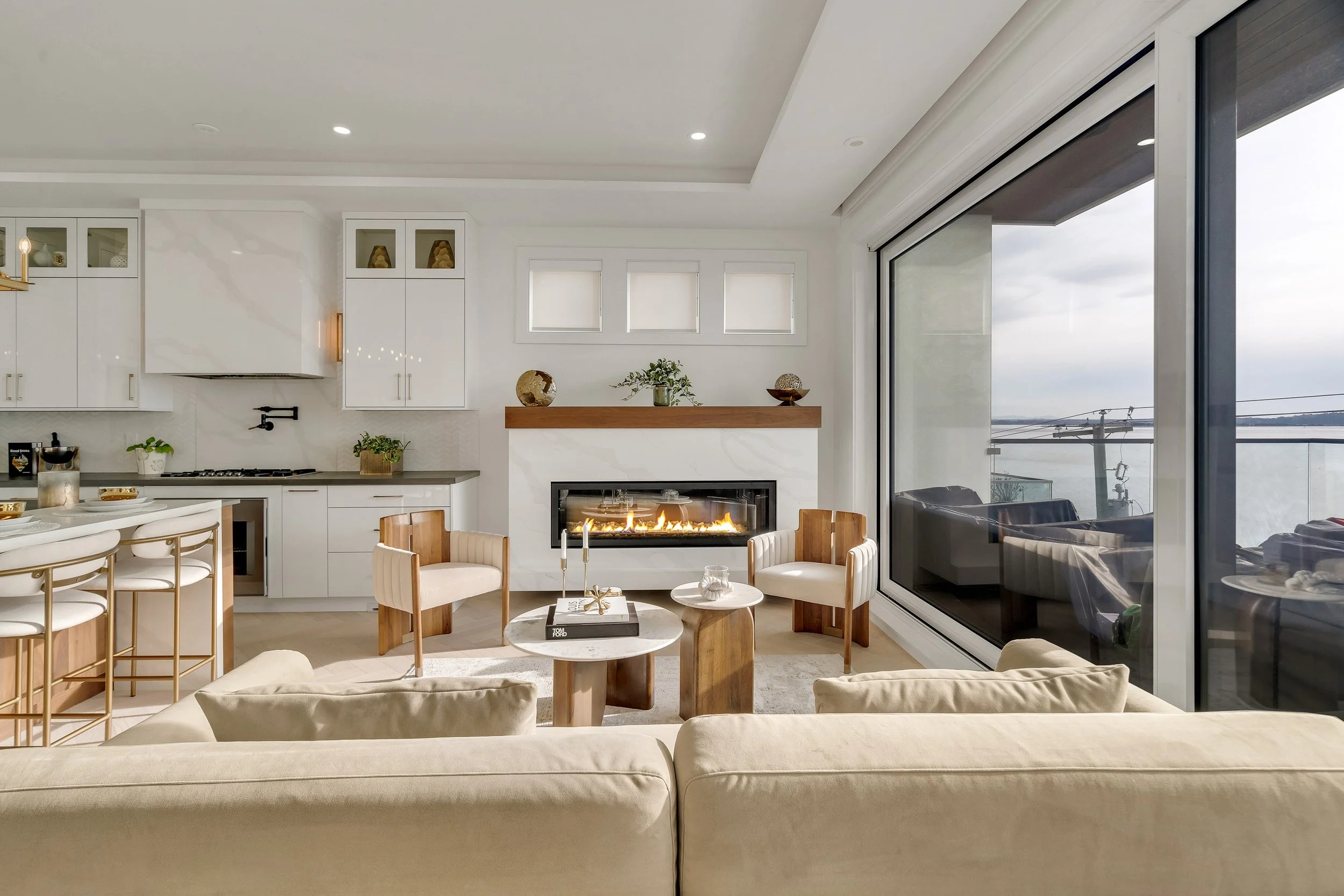 16-15377 Marine Drive White Rock,.jpg