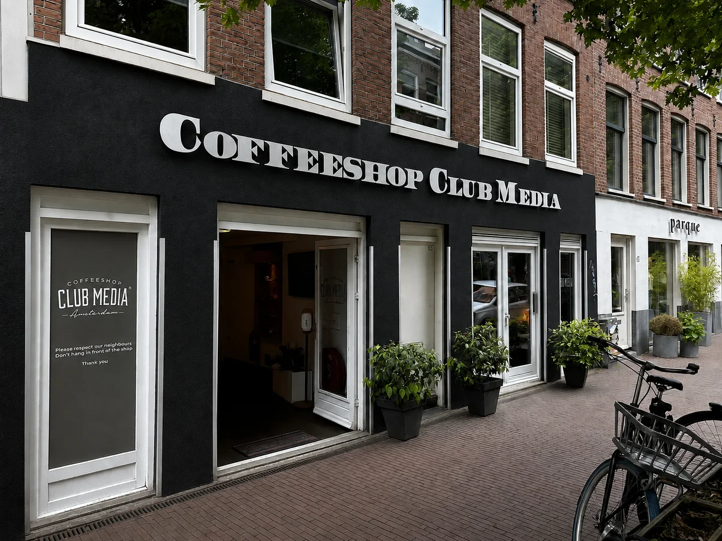 The Club Media storefront on Gerard Doustraat