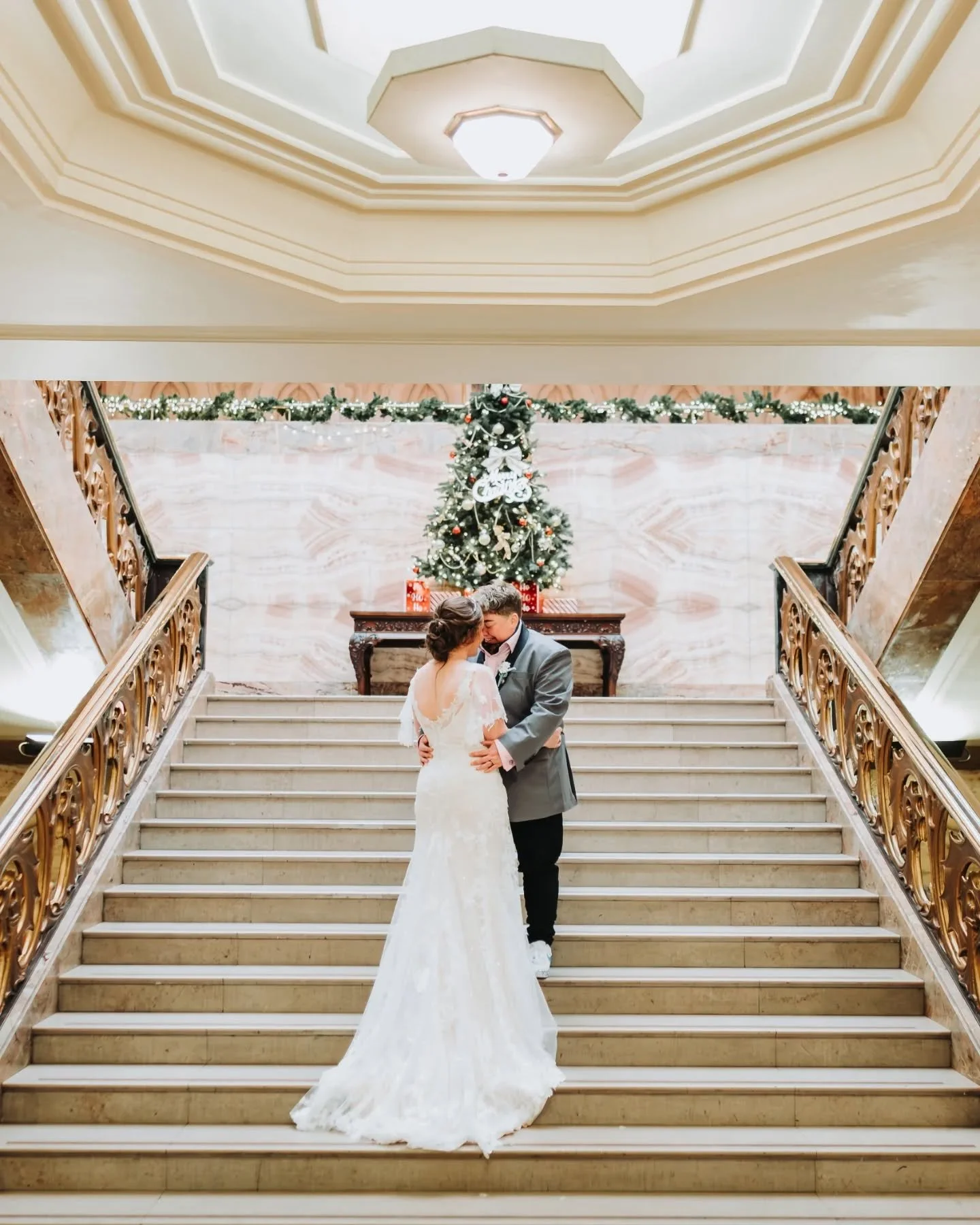 A Christmas Eve wedding at Wandsworth Town Hall for Hannah &amp; Katie 🤍

Winter weddings have a quieter rhythm to them &mdash; fewer distractions, softer light, and more space for moments like this to unfold naturally. No rushing, no performing, ju