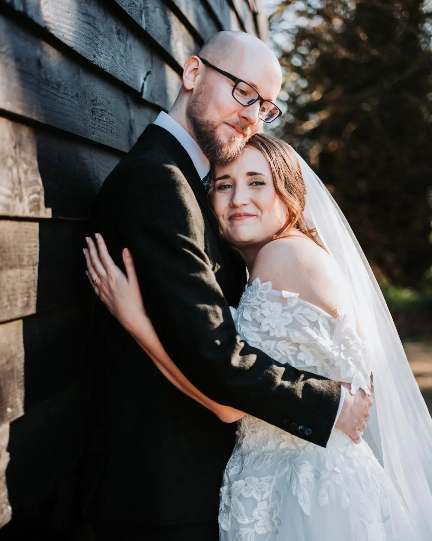 There&rsquo;s something about those quiet moments just after the ceremony! 💐

When everything finally slows down and it all starts to sink in 

Chloe and Matthew absolutely nailed it 🖤 

@curdshallbarn is such a great spot for this too, loads of ch