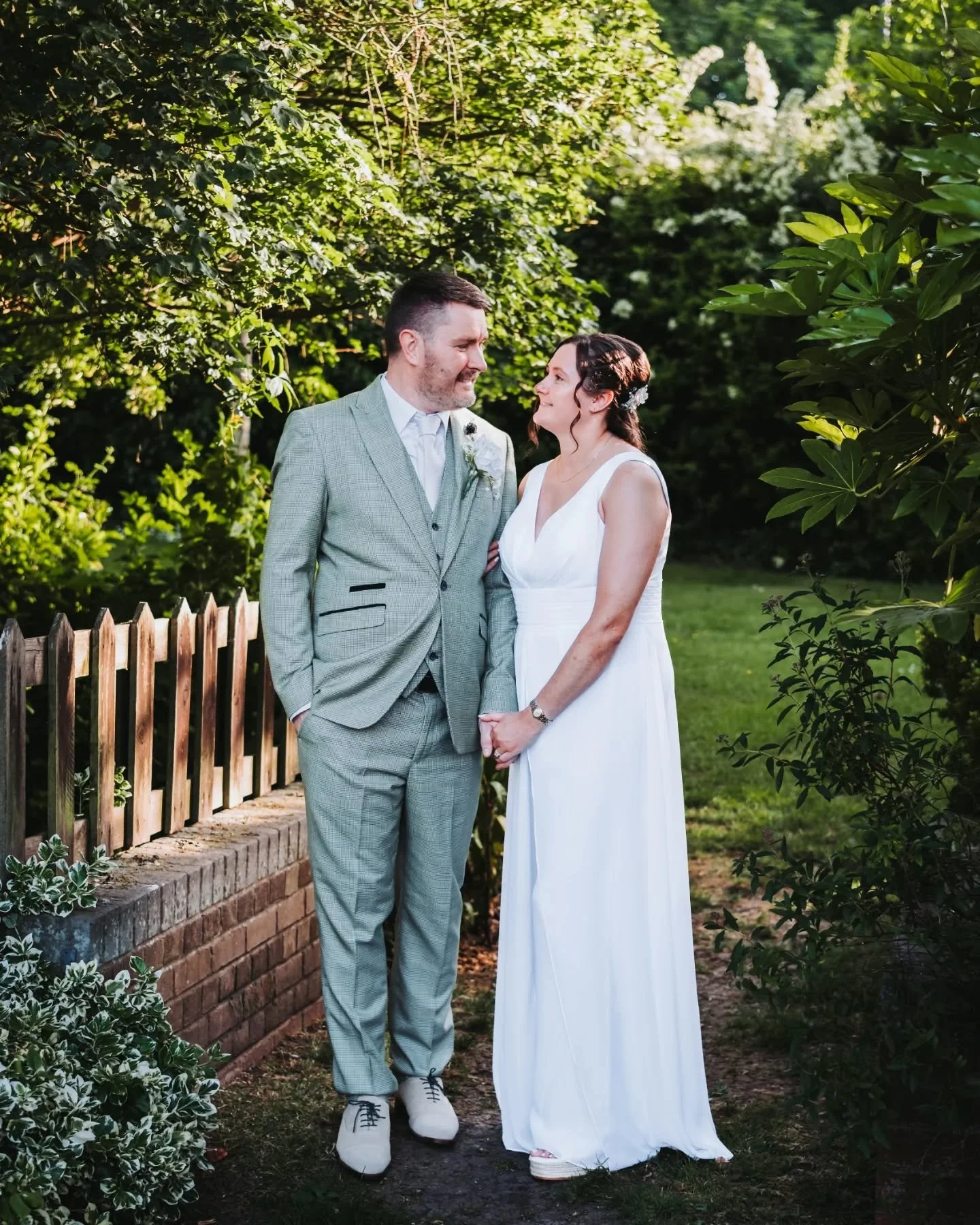 Paige &amp; Andrew 🤍 Thirty-two degrees and @therochfordhotel looking absolutely beautiful in the summer sunshine, what a day!

These two were brilliant to work with and once the light softened towards the evening the garden really came into its own