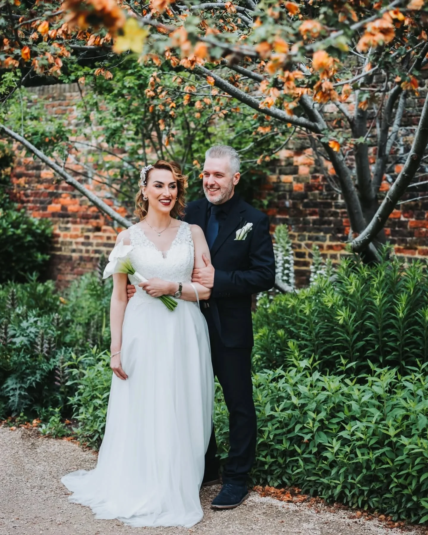 Rain? We came prepared. 🌧️

Golsa &amp; Adam at @langtonshouse. Proof that the weather doesn't make or break your wedding photos, your photographer does!

These two were completely unfazed by the rain. Golsa's energy from the moment I arrived was in