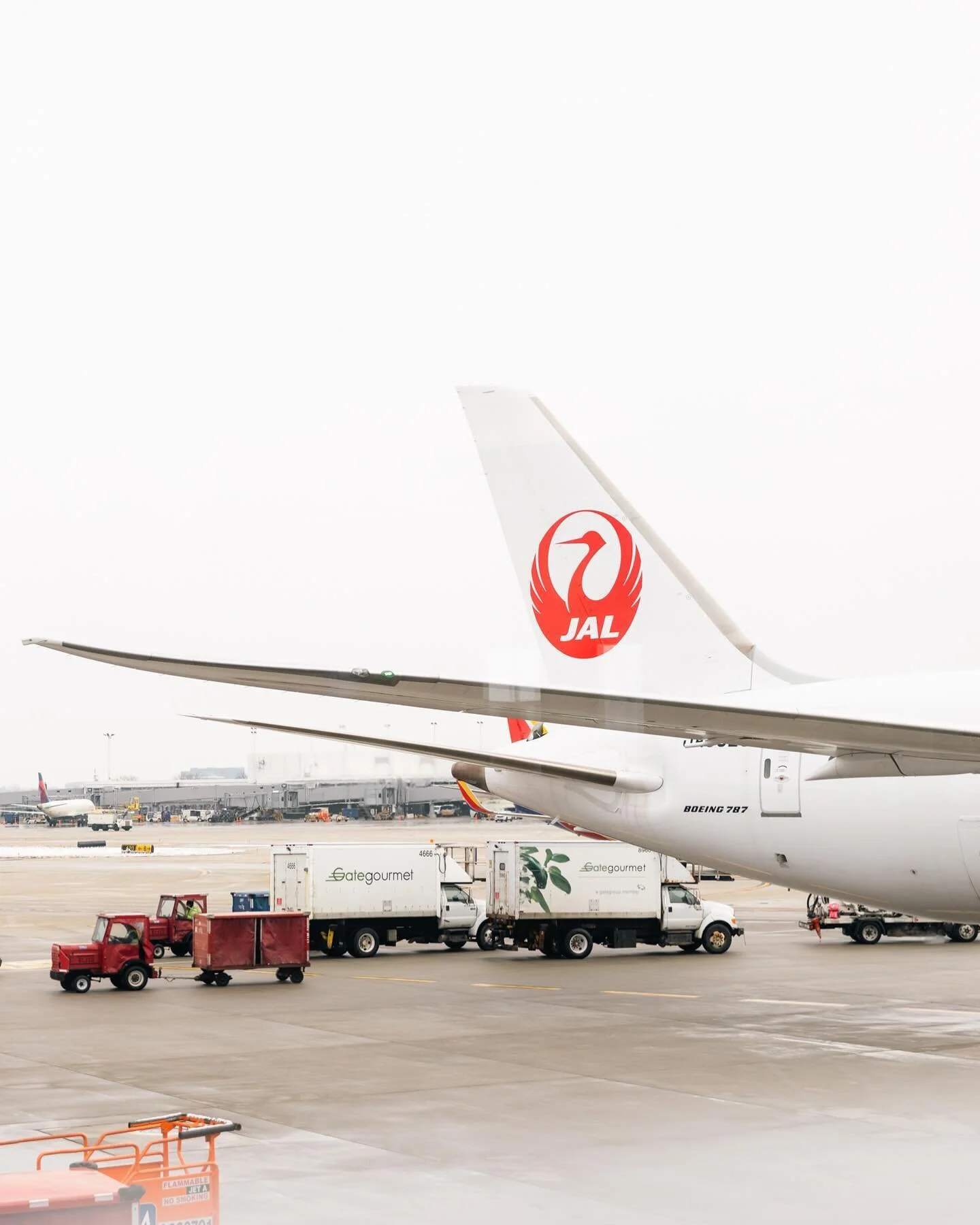 Take flight ✈️ 

#eyesofakuma 
#airplane #aviation #avgeek #aircraft #boeing #aviationlovers #aviationphotography #plane #airport #planespotting #a #airbus #pilot #instagramaviation #aviationdaily #instaaviation #aviationgeek #flight #instaplane #fly