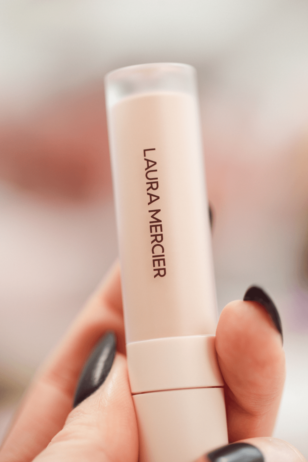mar-groot-laura-mercier-new-concealer.gif