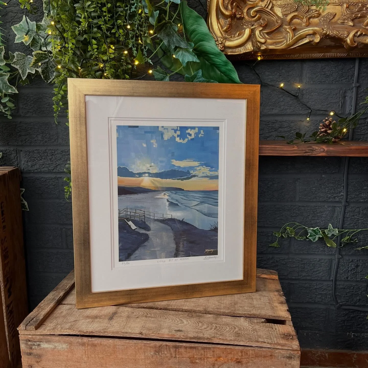 This piece is a &ldquo;little bit of heaven&rdquo; 💕☀️🌅 

A gorgeous @artbymooney print we framed recently! The gold is stunning with the warm tones in this piece🖼️