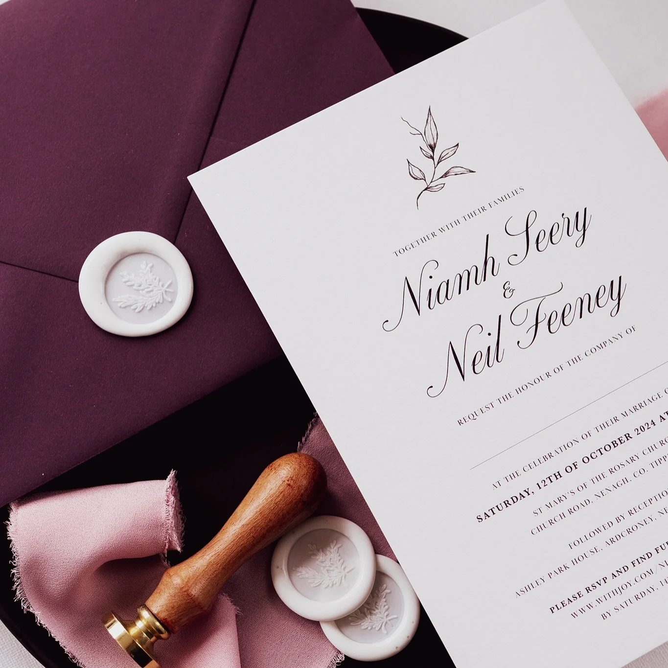 Niamh &amp; Neil&rsquo;s beautiful bespoke stationery suite infused with timeless elegance 🤍 

#weddingstationery #weddingsupplierireland #weddings #weddingireland #weddinginvitations #weddinginvites