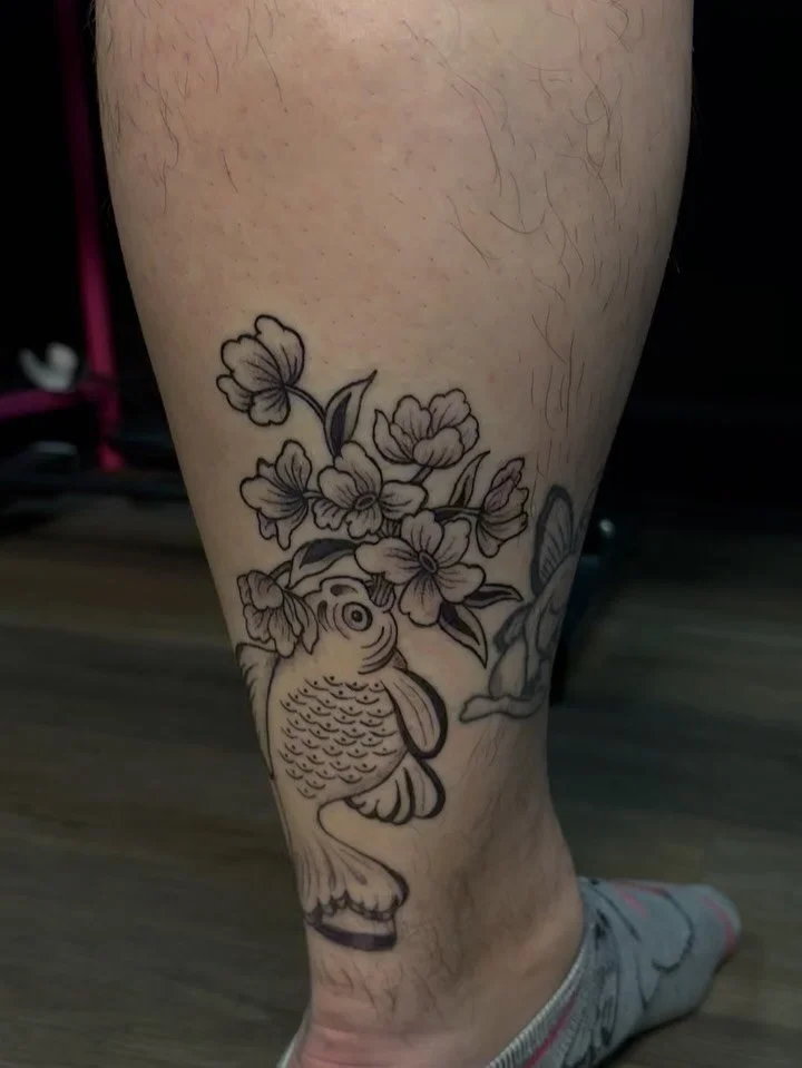 flower glubber for @oateolatte ✨tysm for coming in &amp; choosing such a cutie! i have this Fri/Sat/Sunday available to tattoo any and all flash (in my 🦷 highlights) &ndash; hit my DMs :)