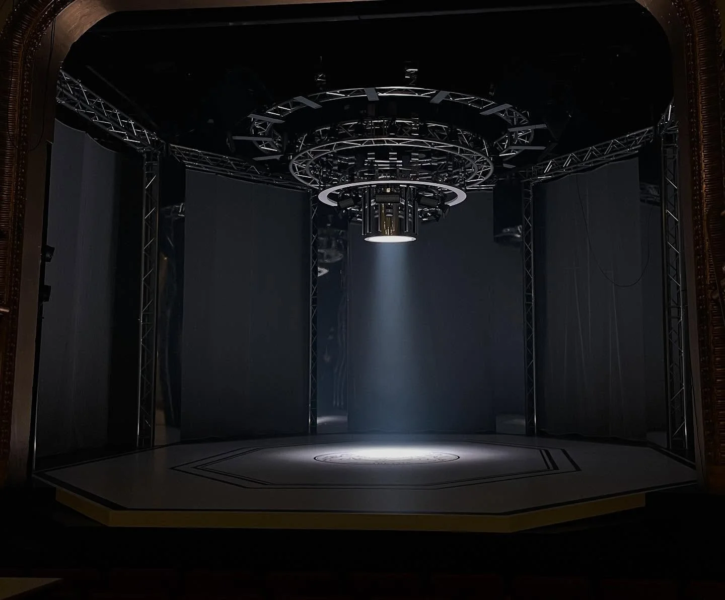 New show in the making. 
Mary Vs Elizabeth at @bettynansenteatret 

Premiere January 10th

#lightingdesigner #maryvselizabeth #bettynansen #lightingdesign #stagedesign #theatre #theater #dance