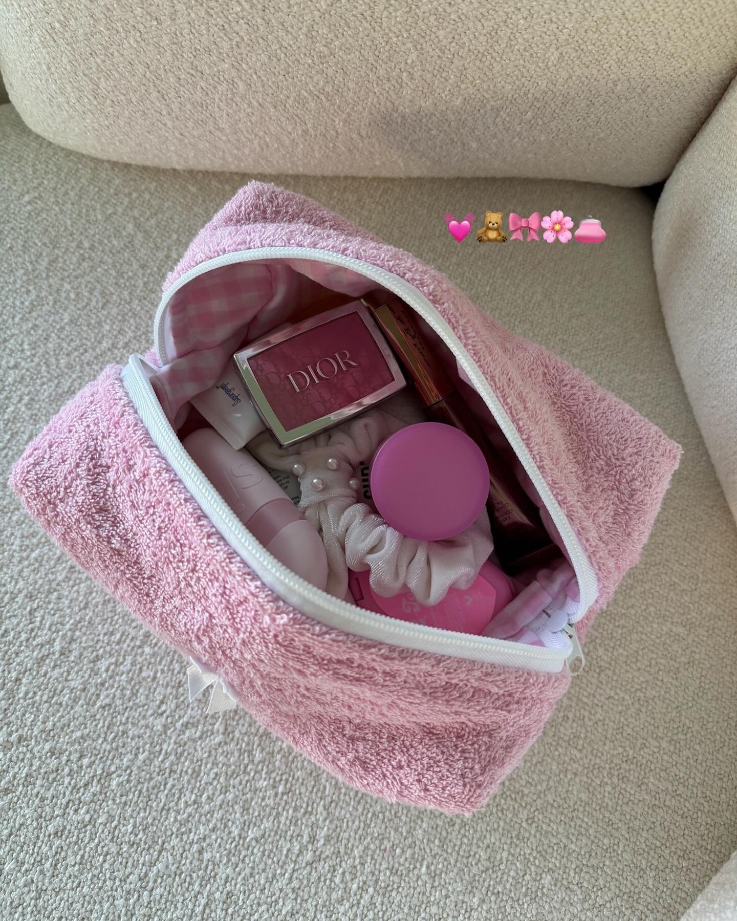 Pretty Beauty Bag in Pink Terry🧸🩷🎀 Perfect for holding your favorite makeup, hair care and skincare products. Coming in 3 sizes soon. Small, Medium &amp; Large💓

#handmade #beautybags #makeupbags #beautystorage #smallbusinesslove #makeuppouches #