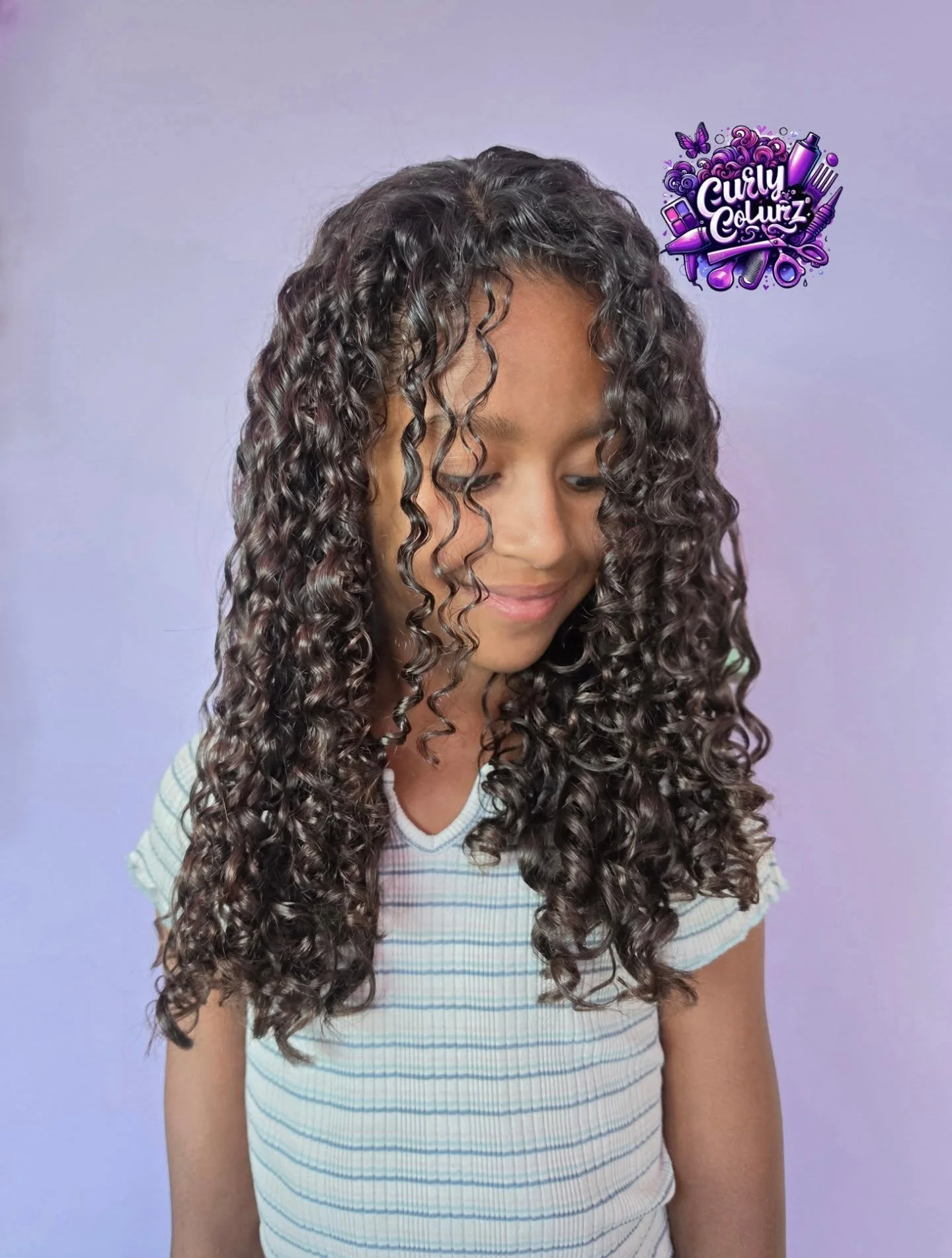 Natural soft curls with face framing 
