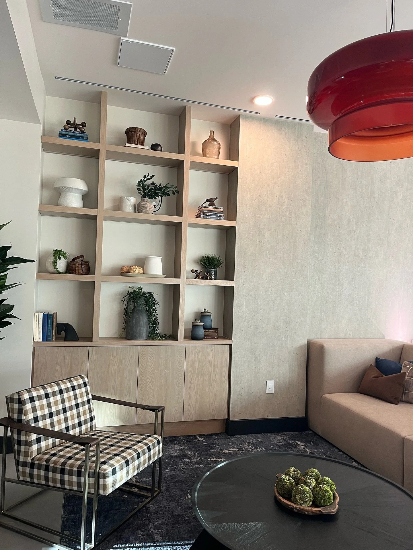 MONROVIA SNEAK PEAK!

Where farm to table meets contemporary with splashes of copper and deep blues