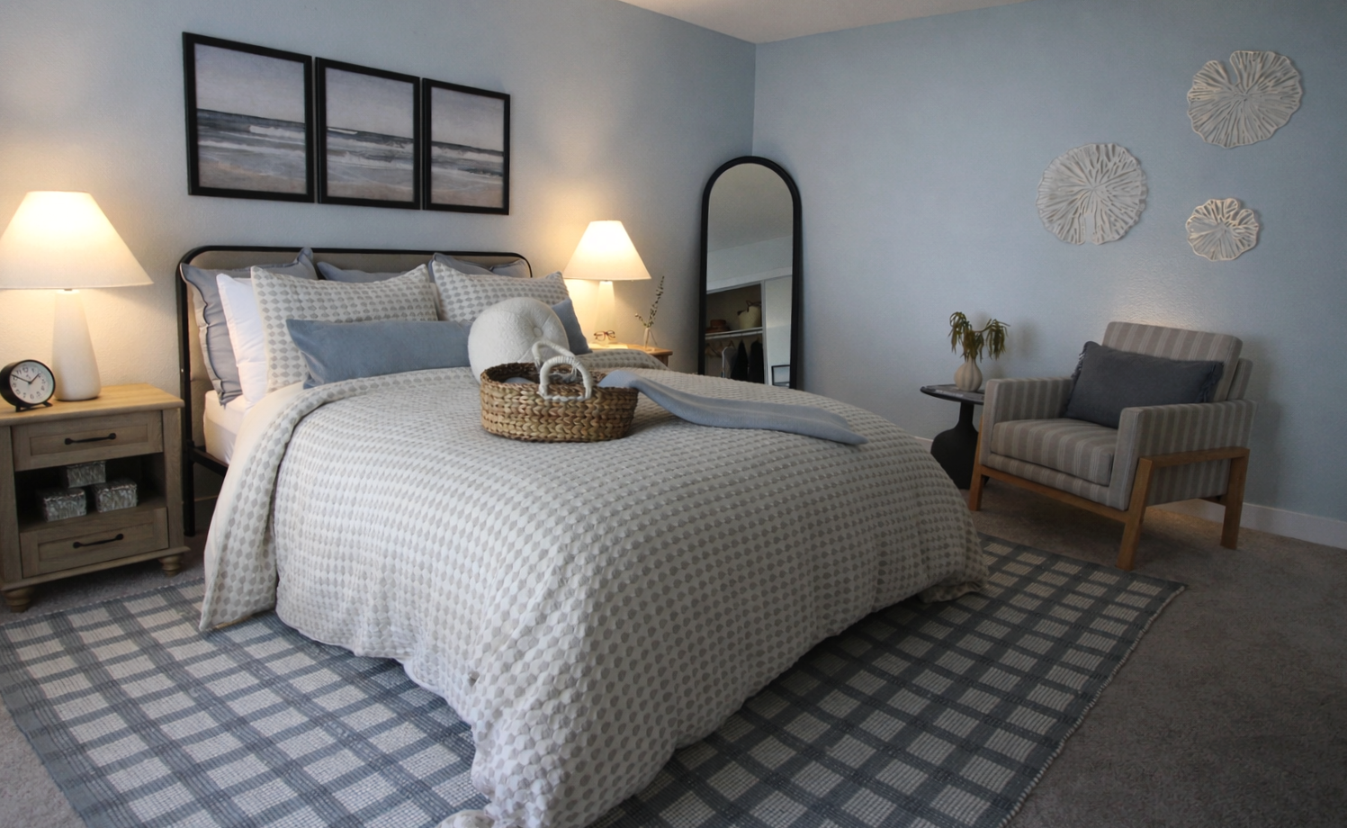 LAGUNA SERRANO MODEL SNEAKPEAK!