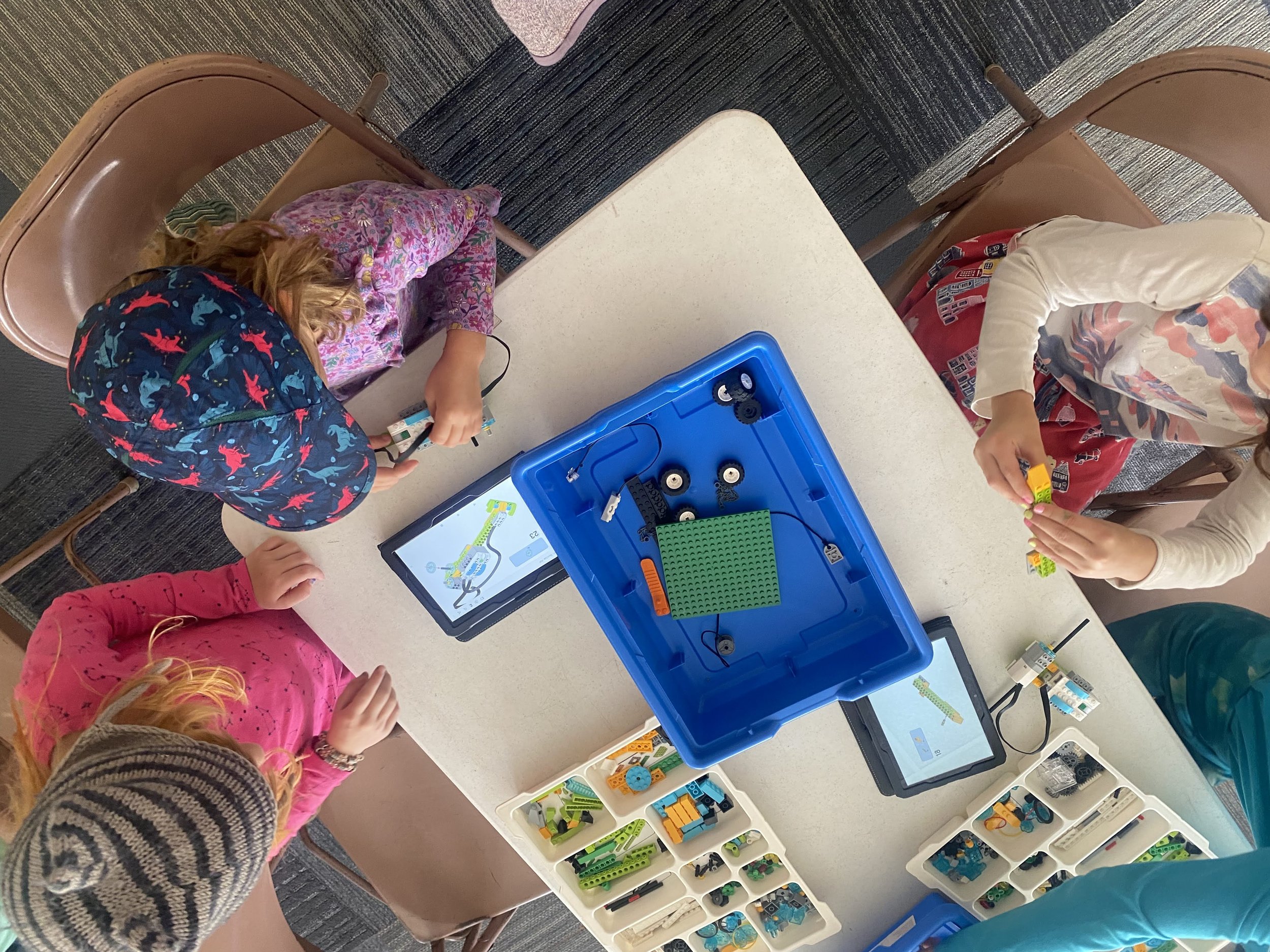 Mapmakers working with Snapology.