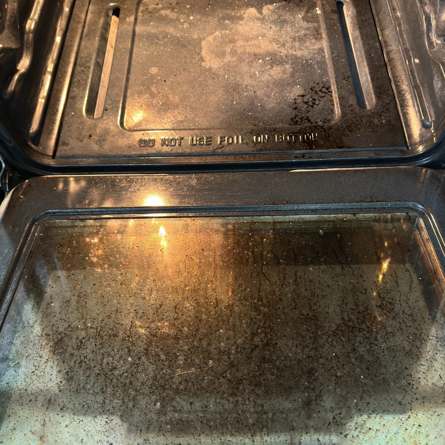 Before and After 
Oven cleaning 🥰

Contact us to schedule your next cleaning appointment.