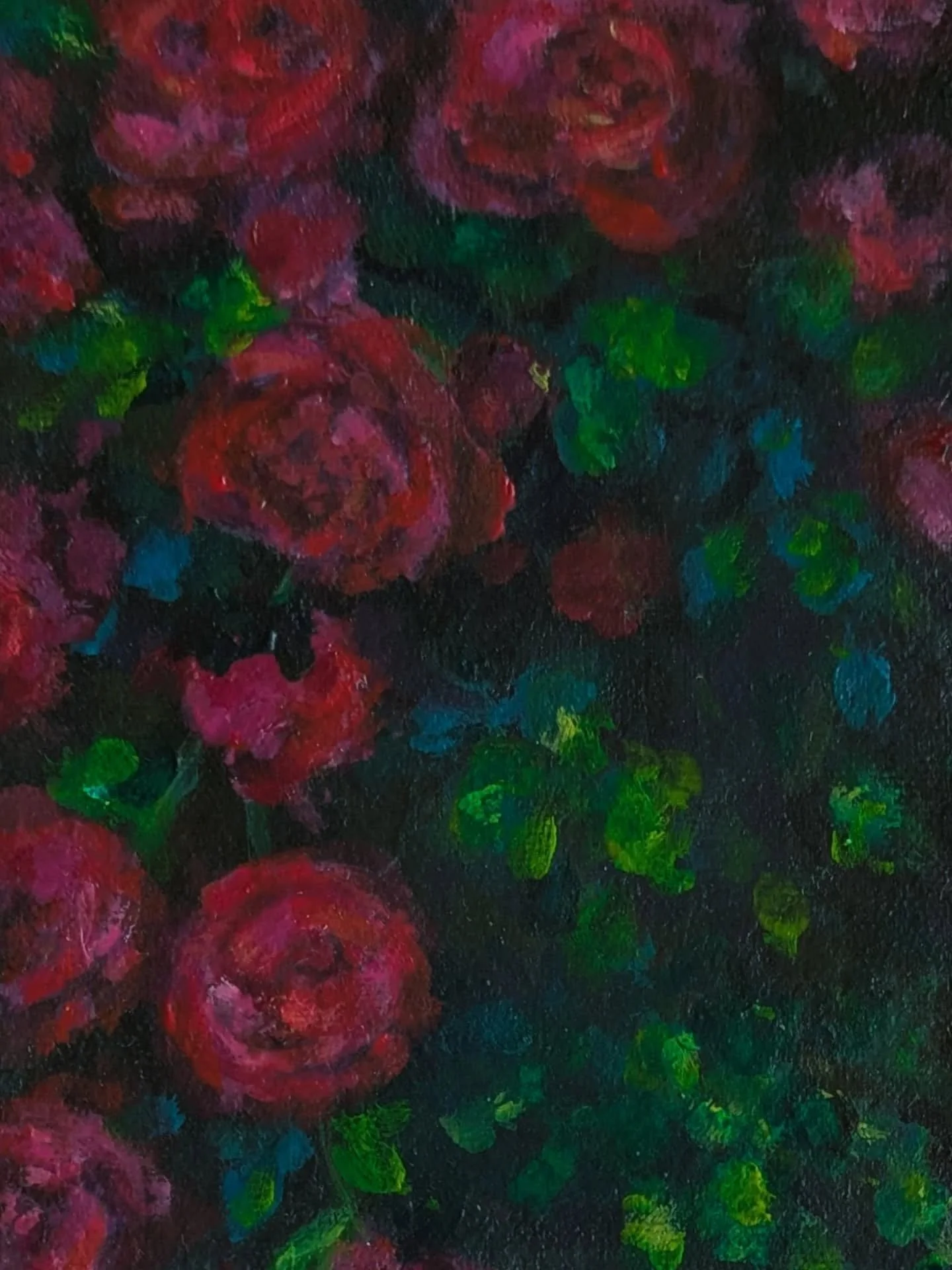 "Follow Me Into the Dark" 

A floral piece that tells a story. If there was a faerie portal behind these roses.. would you enter? 

.

.

.

#florals #vintagedecor #vintageflorals #moodydecor #gothichome #romanticgarden #romantasy