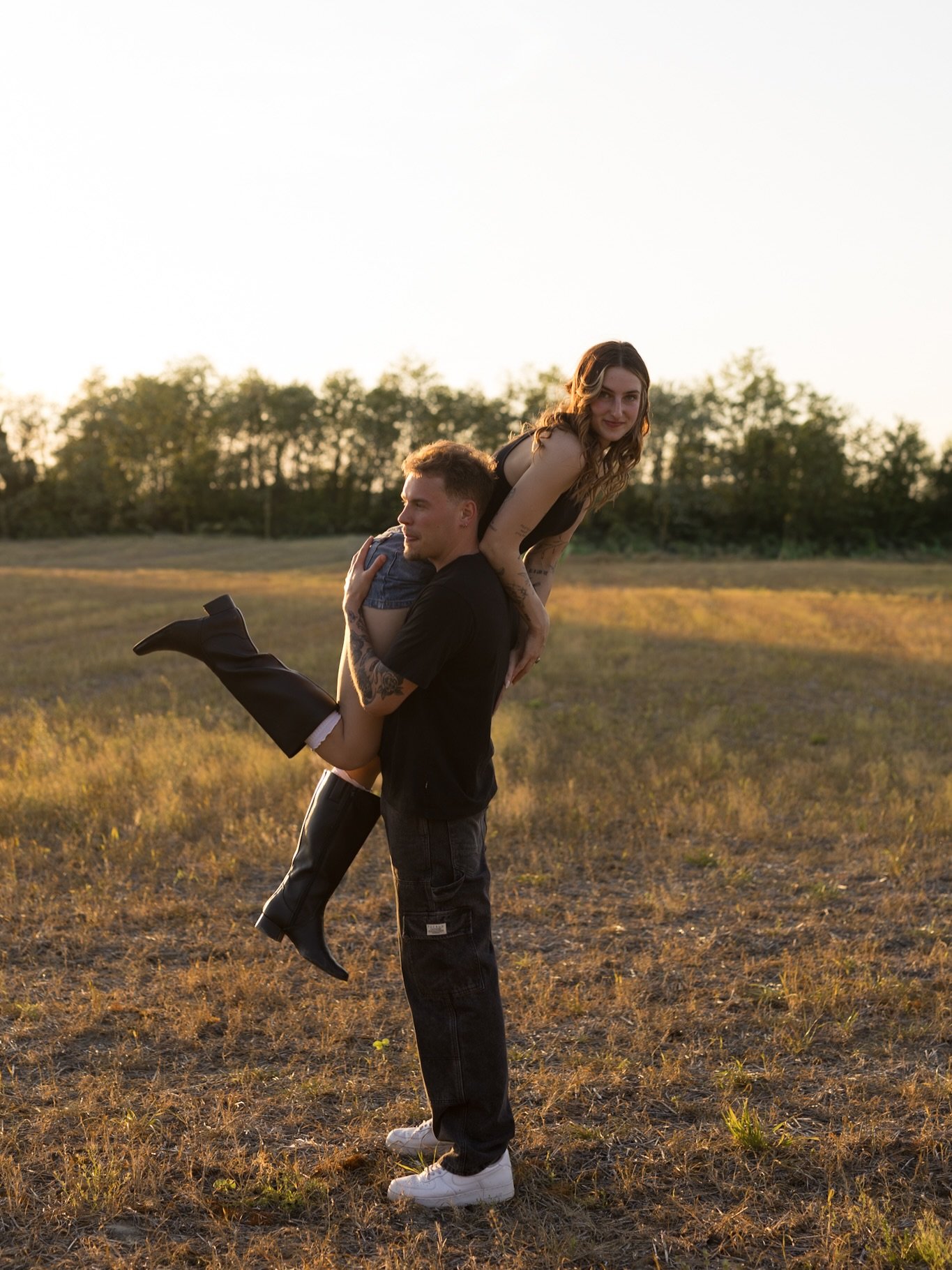 Take the pics now&hellip; one day your kids are gonna look through old photos and realize you were that hot back in the day 🔥📸

First shoot with the Baylight ladies was a success! Huge thank you to Kenna and Brett for modeling for us 🤍