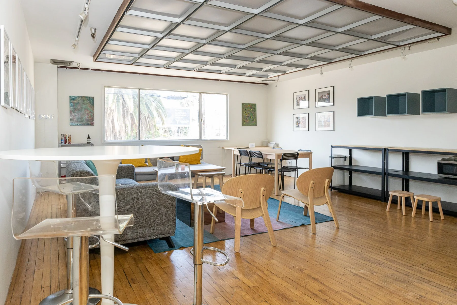 HQ Lounge1.jpg