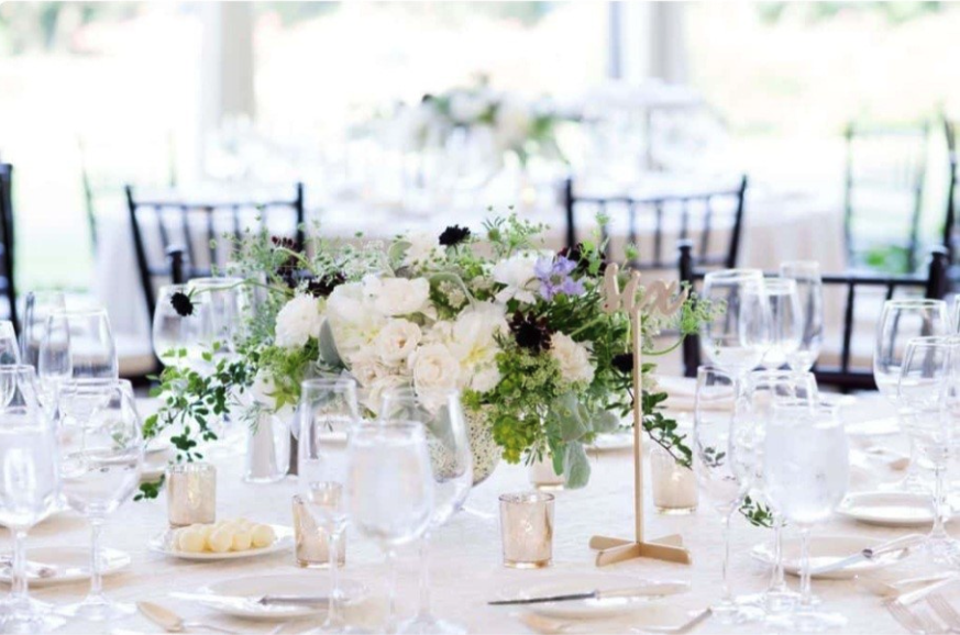 How to choose the right floral arrangement for my wedding? 