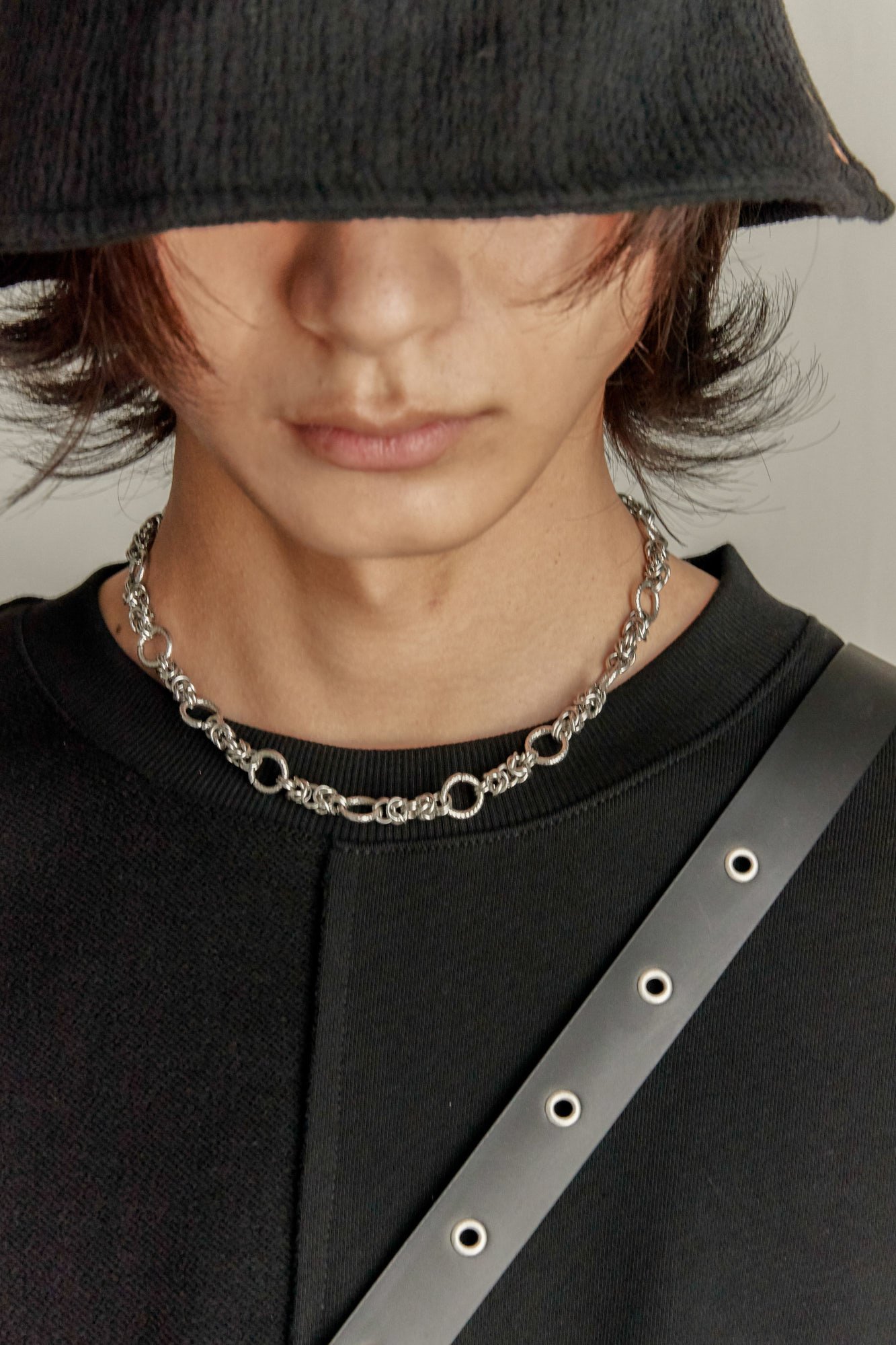 UNISEX GOTHIC CHAIN NECKLACE aaa255u 모델컷1.jpg