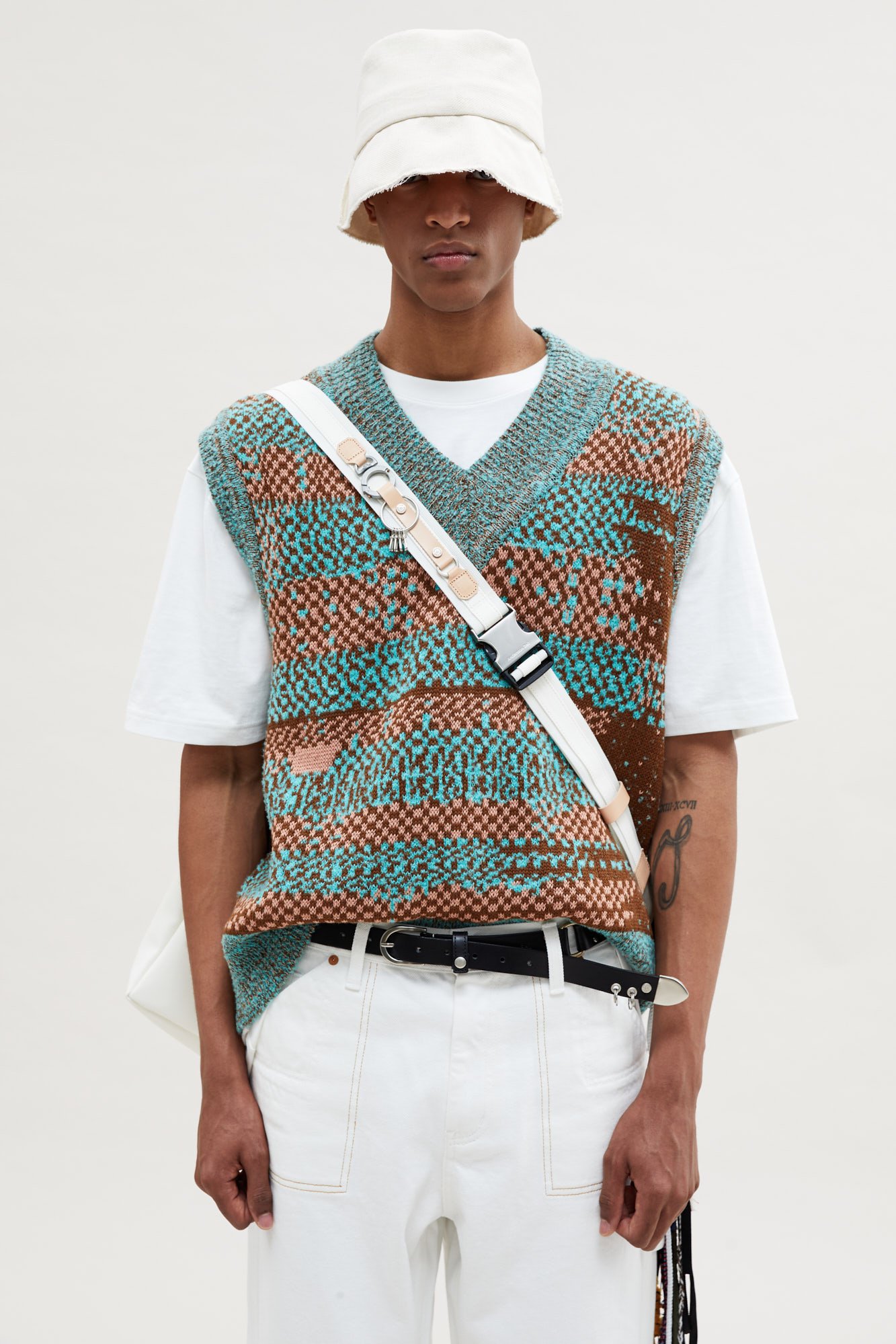 OSCAR LEATHER RING BELT 모델컷.jpg