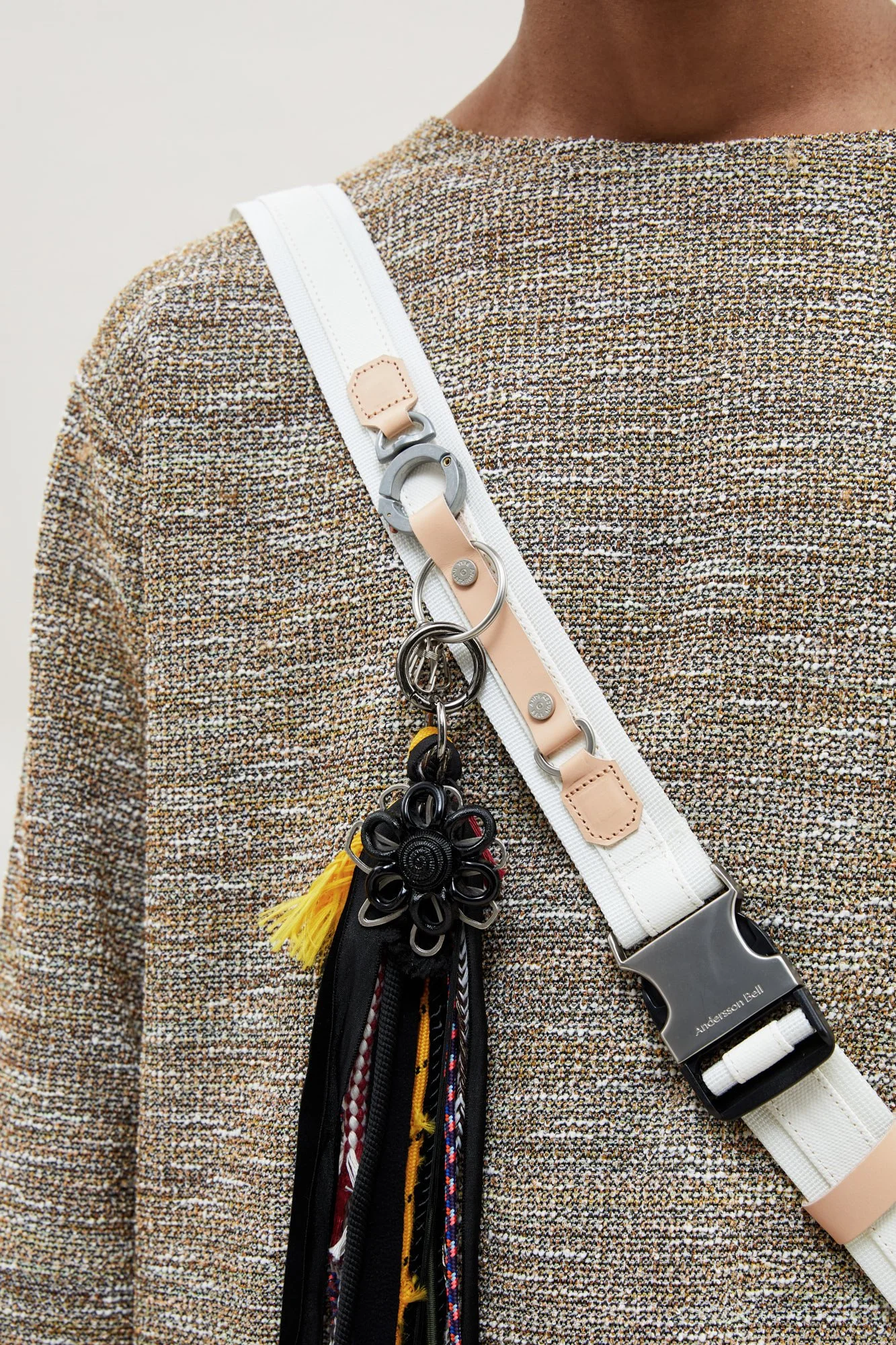 EOLITHIC CHARM KEY CHAIN aaa251m 모델컷2.jpg