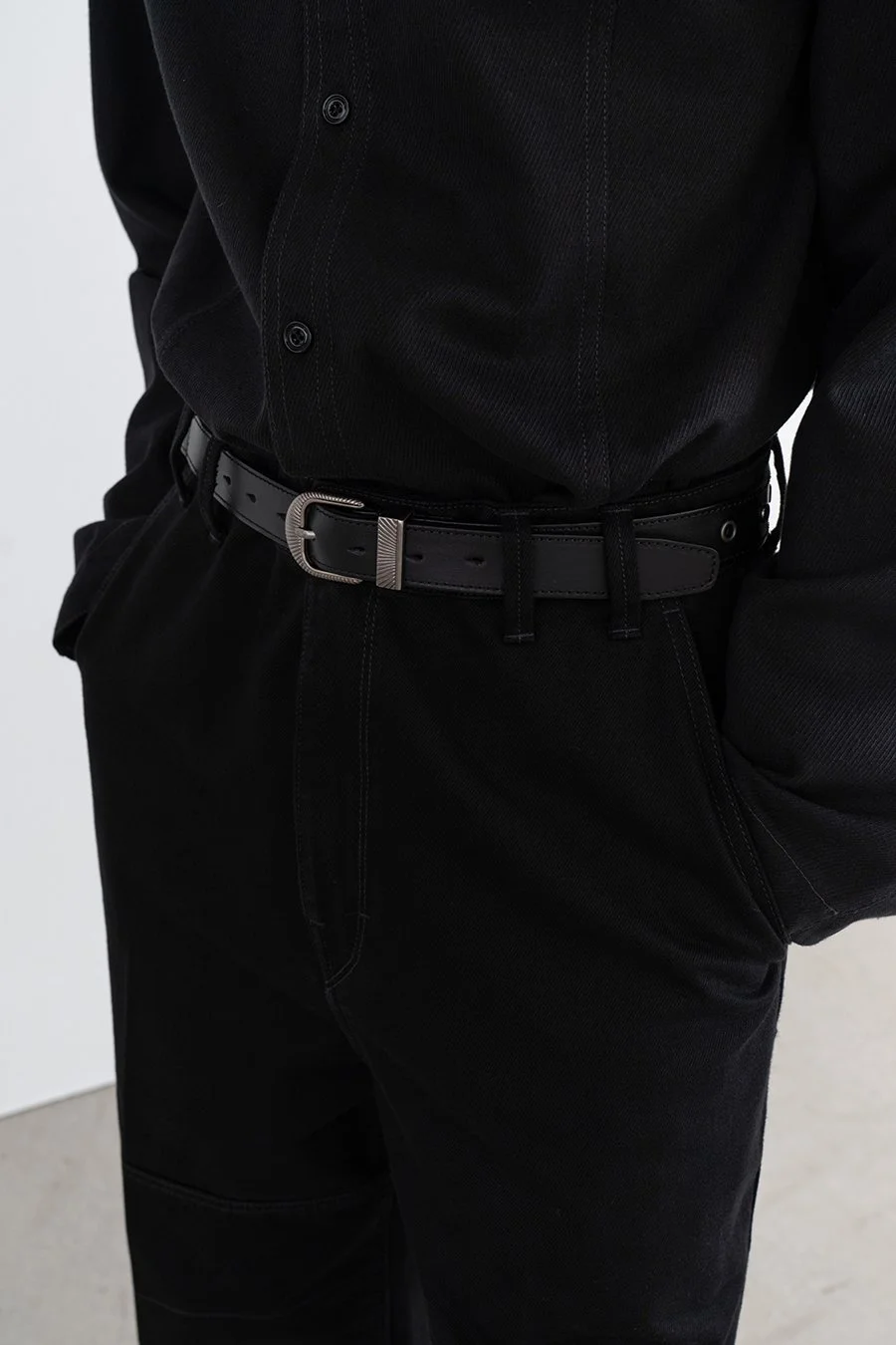 웨스턴 리벳 레더 벨트웨스턴 리벳 레더 벨트 모델컷2.jpg