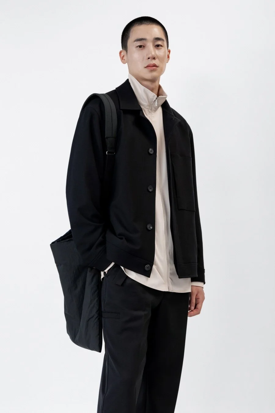 패디드 크로스 백 bk 모델컷.jpg