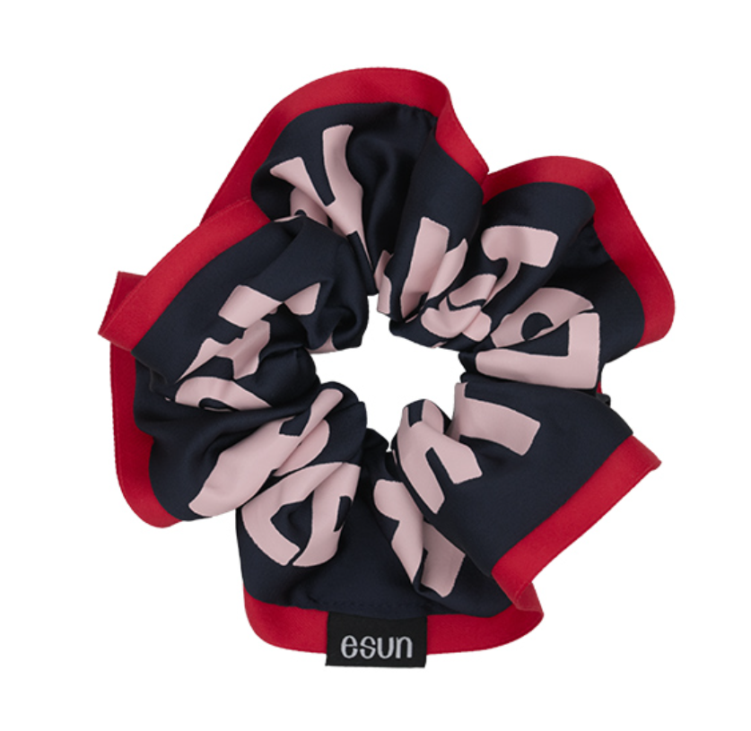 누즈 HOLD TIGHT 스크런치 상세컷.PNG