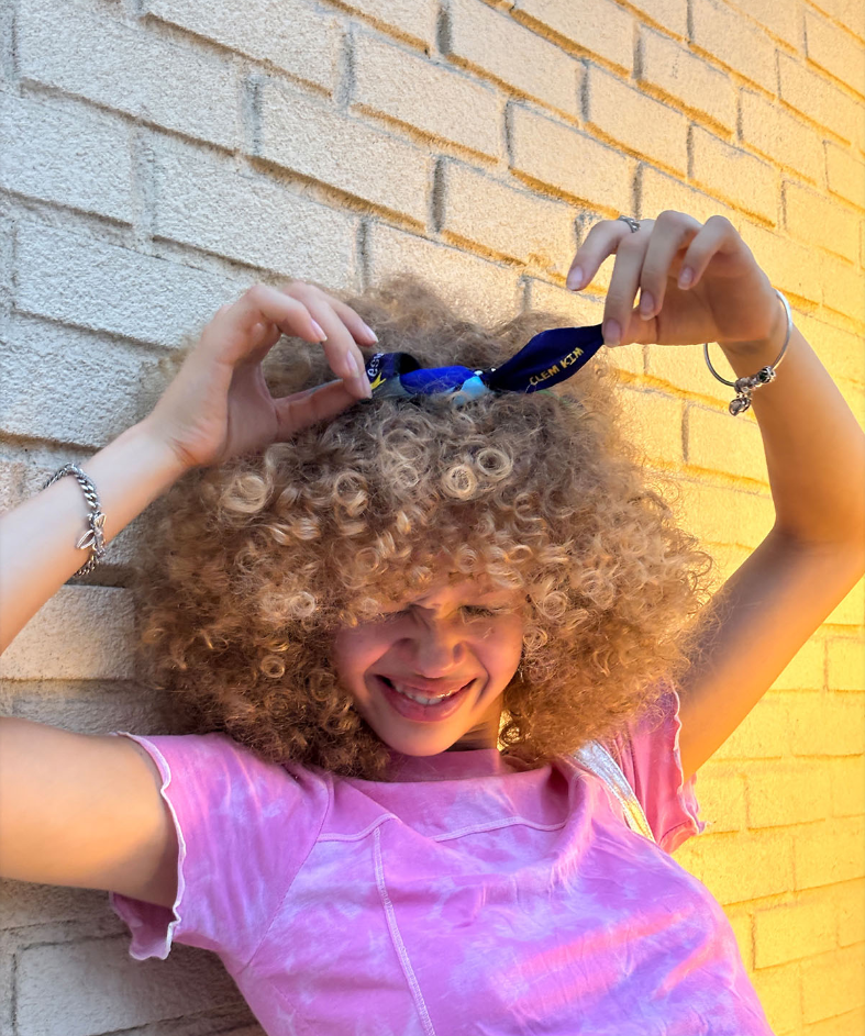 누즈 한여름 밤의 꿈 스카프 모델컷.PNG