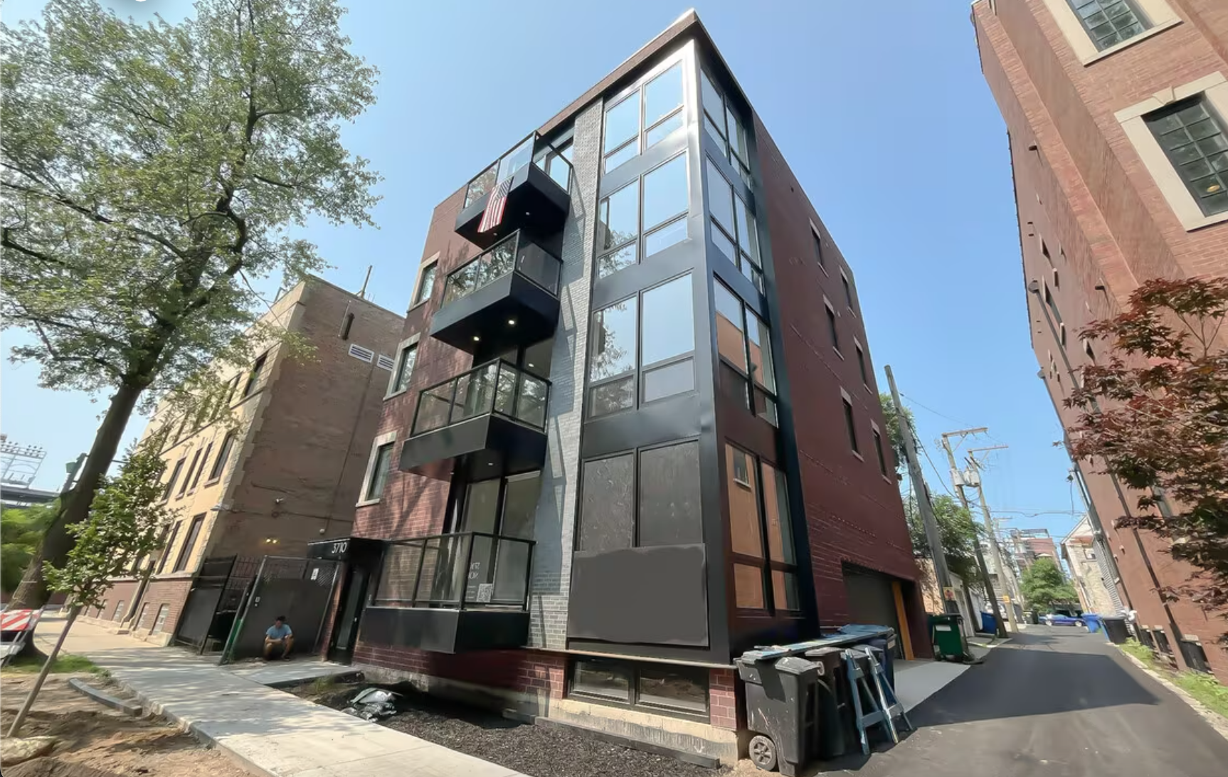 3710 N Kenmore Ave - Chicago, IL