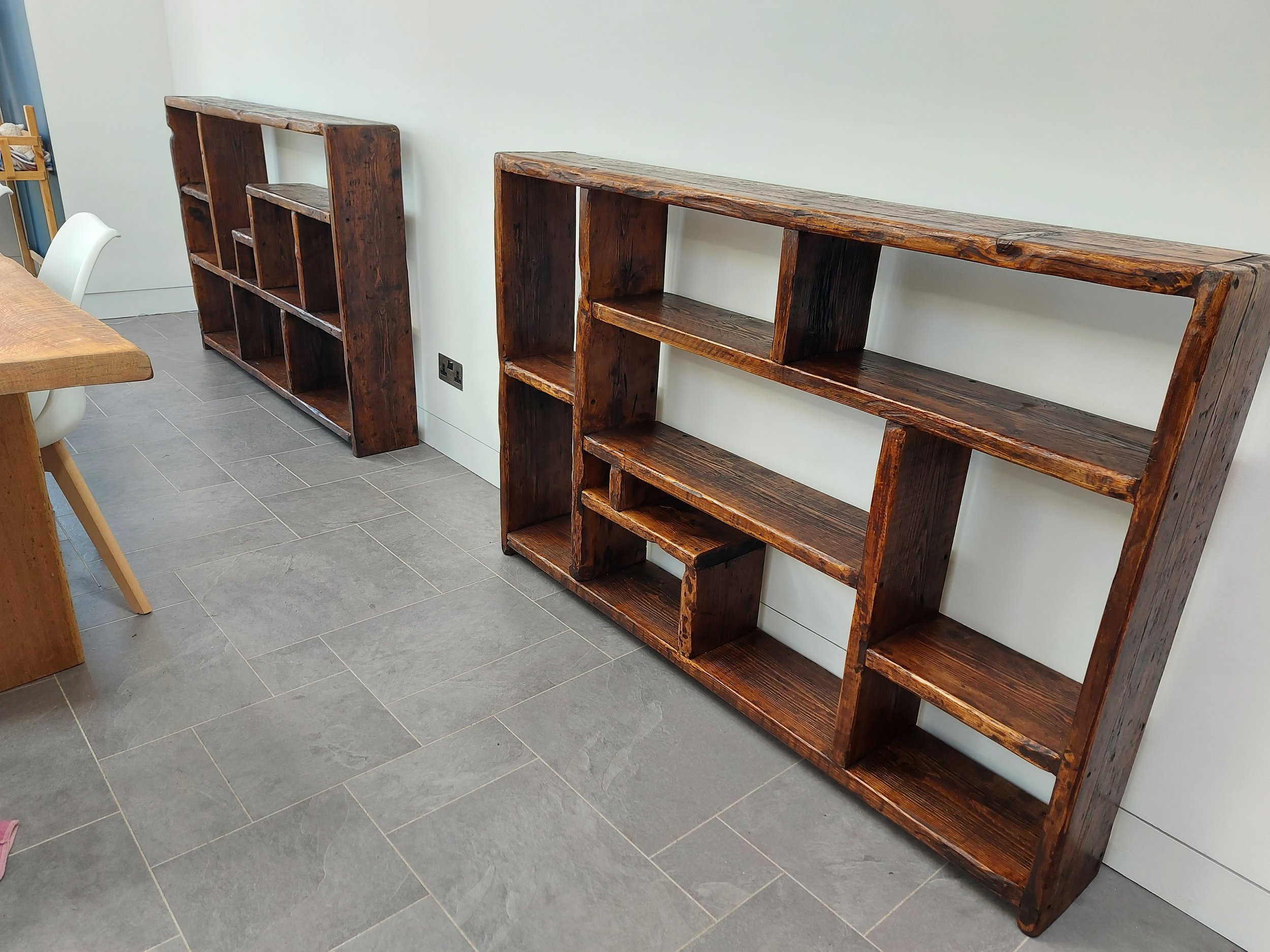 Pair of matching dark brown floor standing shelving units
Brown-Reclaimed-Sheffield-
Handmade-Bespoke-Shelving-Unit- Reclaimed-Wood