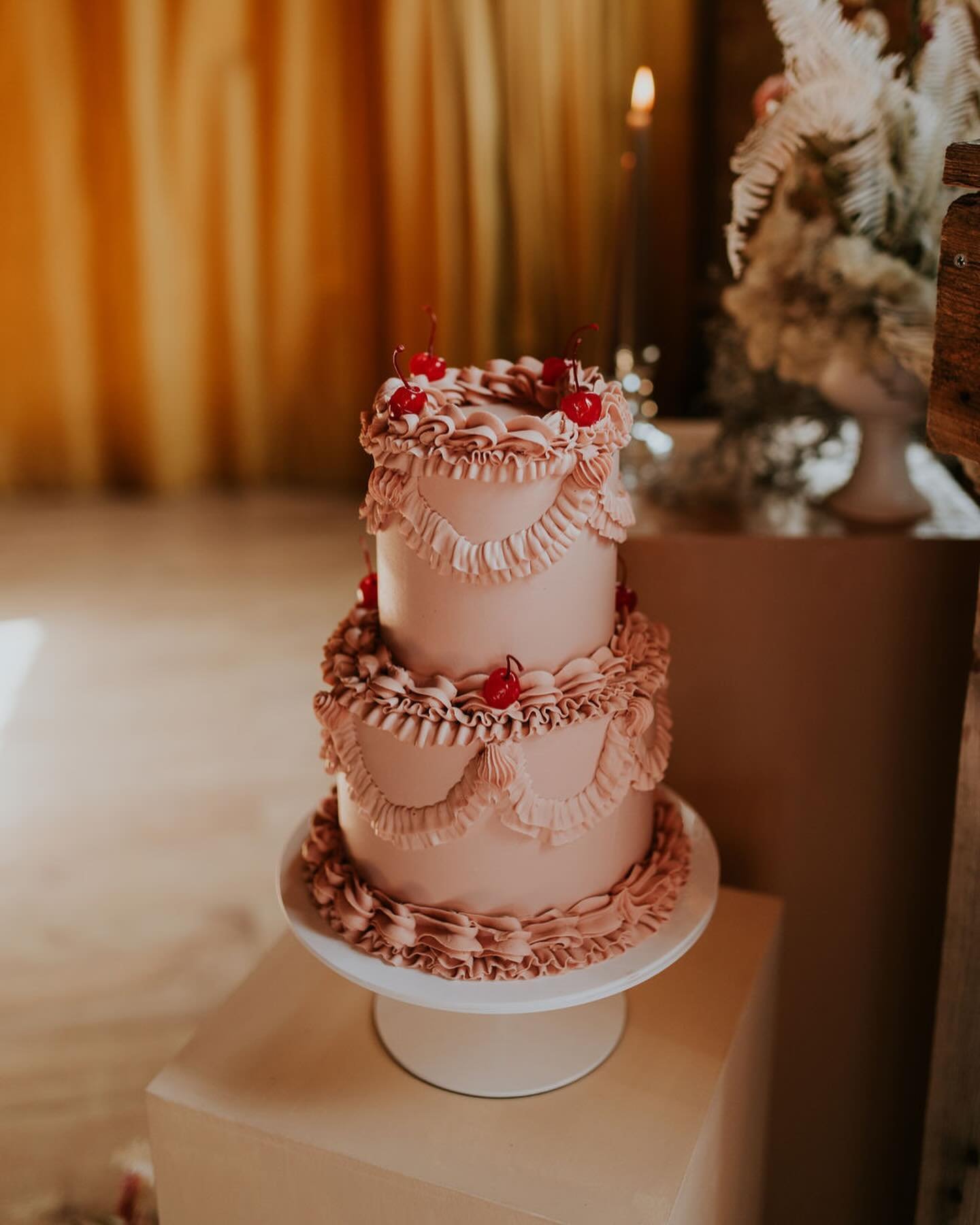 🍒

Adding some cherries &amp; colour to the vintage vibe piped ruffles. 

Who&rsquo;s having a vintage inspired cake this year? 

The team:
Decor &amp; styling: @theinstall.co
Photography: @marywtphoto 
Florals: @wildeposies 
Cake: @thegingerbearbak