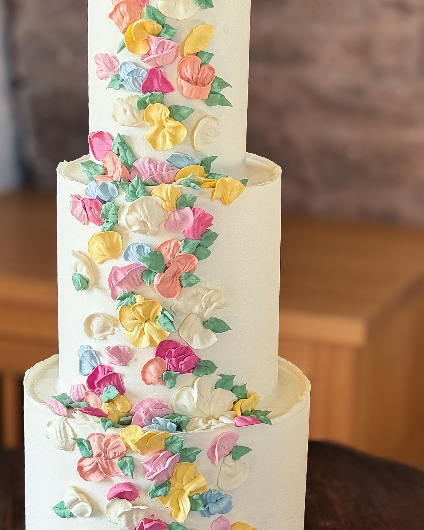 Petals with a pop of colour for A&amp;J

Summer is definitely on its way and it was full of colour @llantiliohouse for this beautiful wedding.  A three tier cake with piped floral petals to complement the colourful decor.

#weddingcake #piping #petal