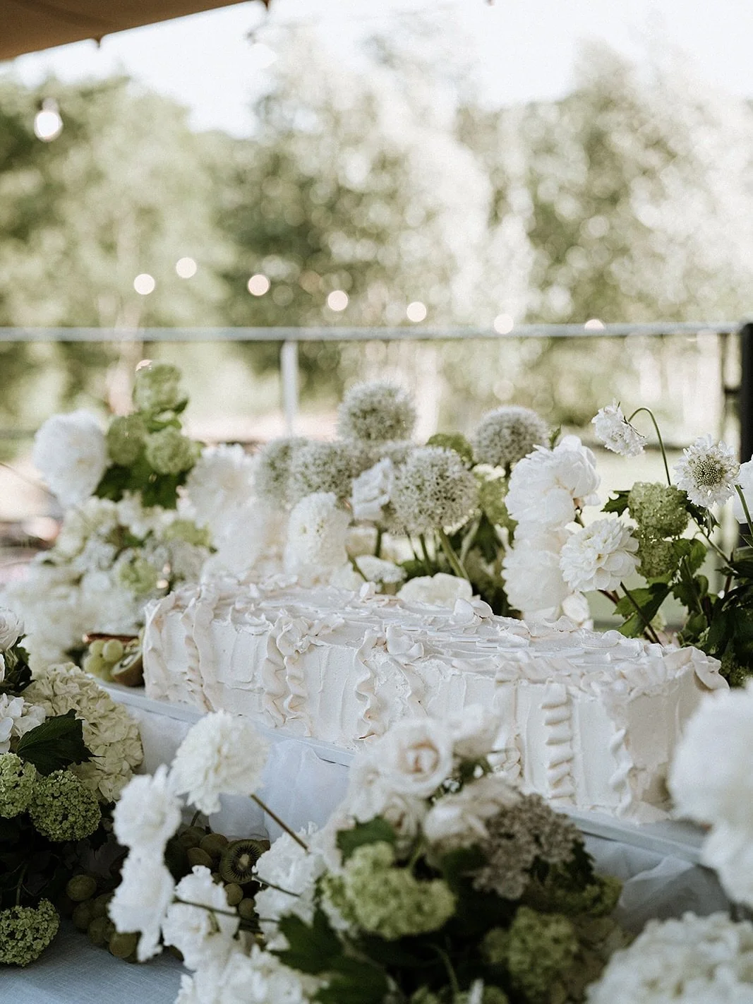 The most beautiful day for Christie &amp; Victor 🤍

Every detail was just perfect, it was a pleasure to be a part of their amazing team.  More cake photos to come&hellip;.

Bride: @christie_saunders Groom: @victormalek 
Photographer: @georginaharris