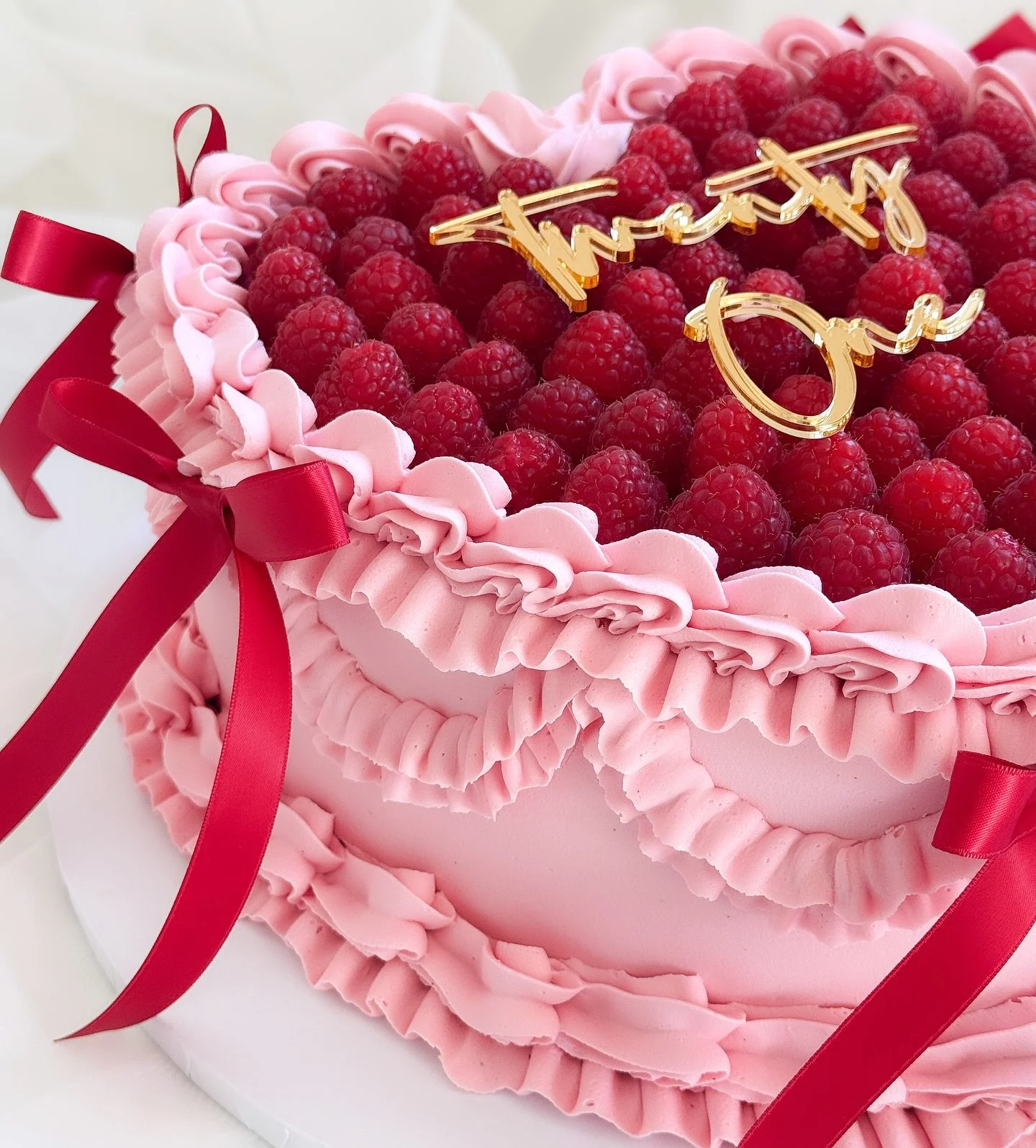 TWENTY ONE 

A raspberry topped beauty for Poppy&rsquo;s 21st Birthday party.  It was all pink &amp; red for a beautiful set up @the_ivy_collection #cardiff 

@kbeventstyling 
@paperdateweddingstationery 
@evaashleybridal 
@signaturehire 

#21stbirth