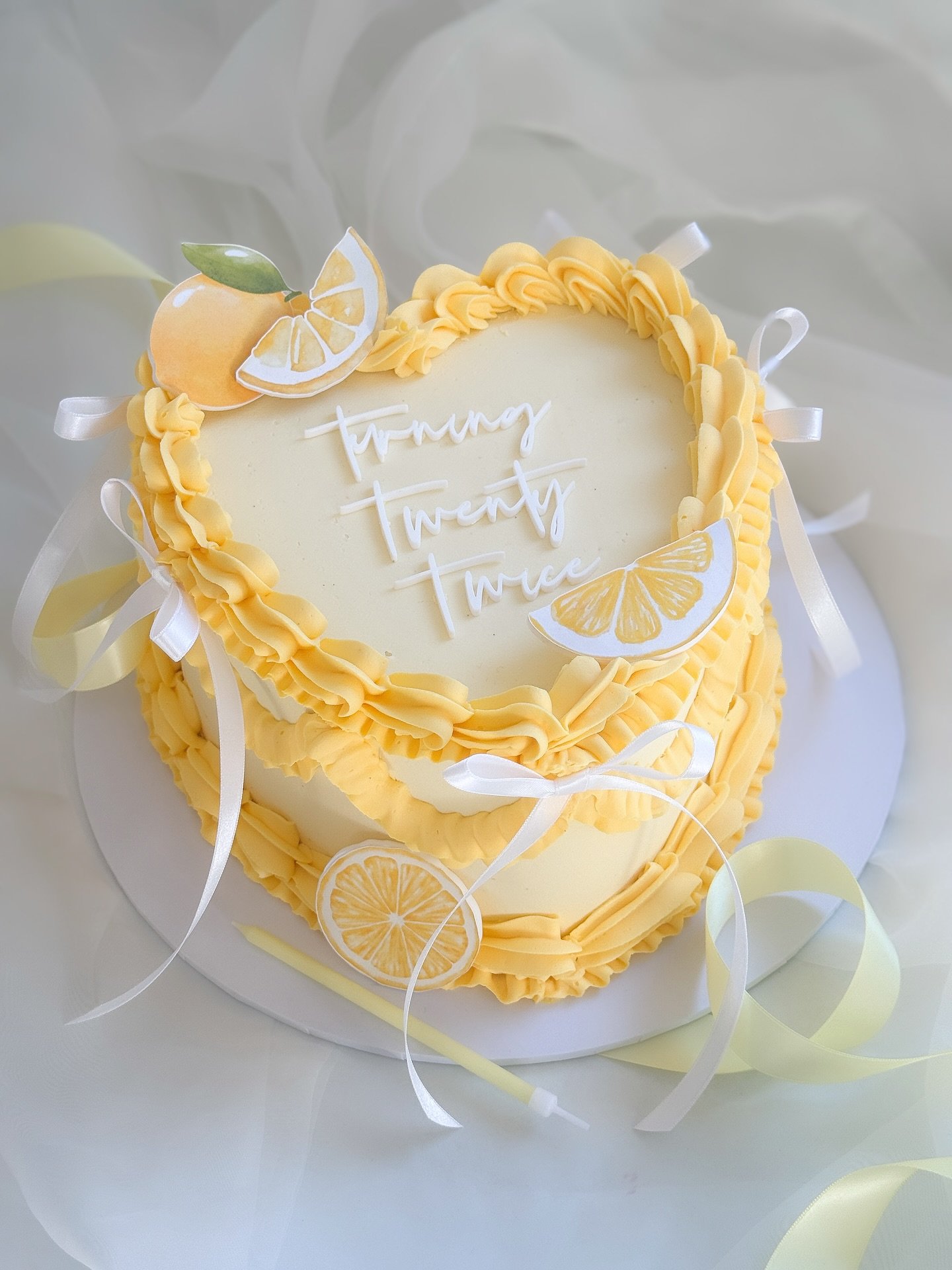 Turning twenty twice ! 

Loving the lemon vibe for this 40th birthday cake.  Vintage piped, buttercream, with acrylic lemon charms and ribbon bows 💛🍋

Still hanging on to that little bit of summer on this wet November day.

#lemoncake #turningtwent