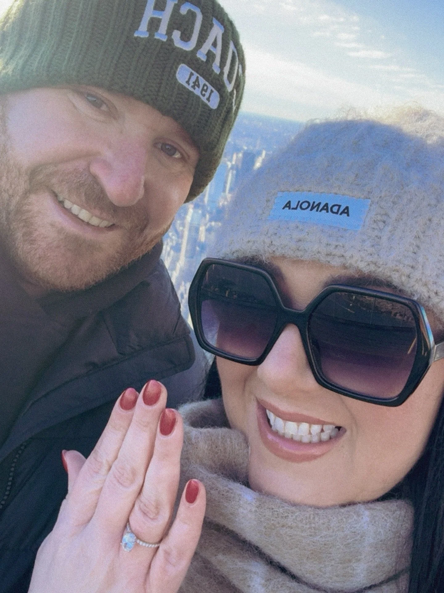 Currently on a little break from cakes as we are in New York for a few days. Lets just say, day one was a BIG surprise! 🤍💍🍎
@edgenyc 

I will be back to work and will reply to all messages next week 🫶🏻

#engaged #newyork #december #weddingcake #