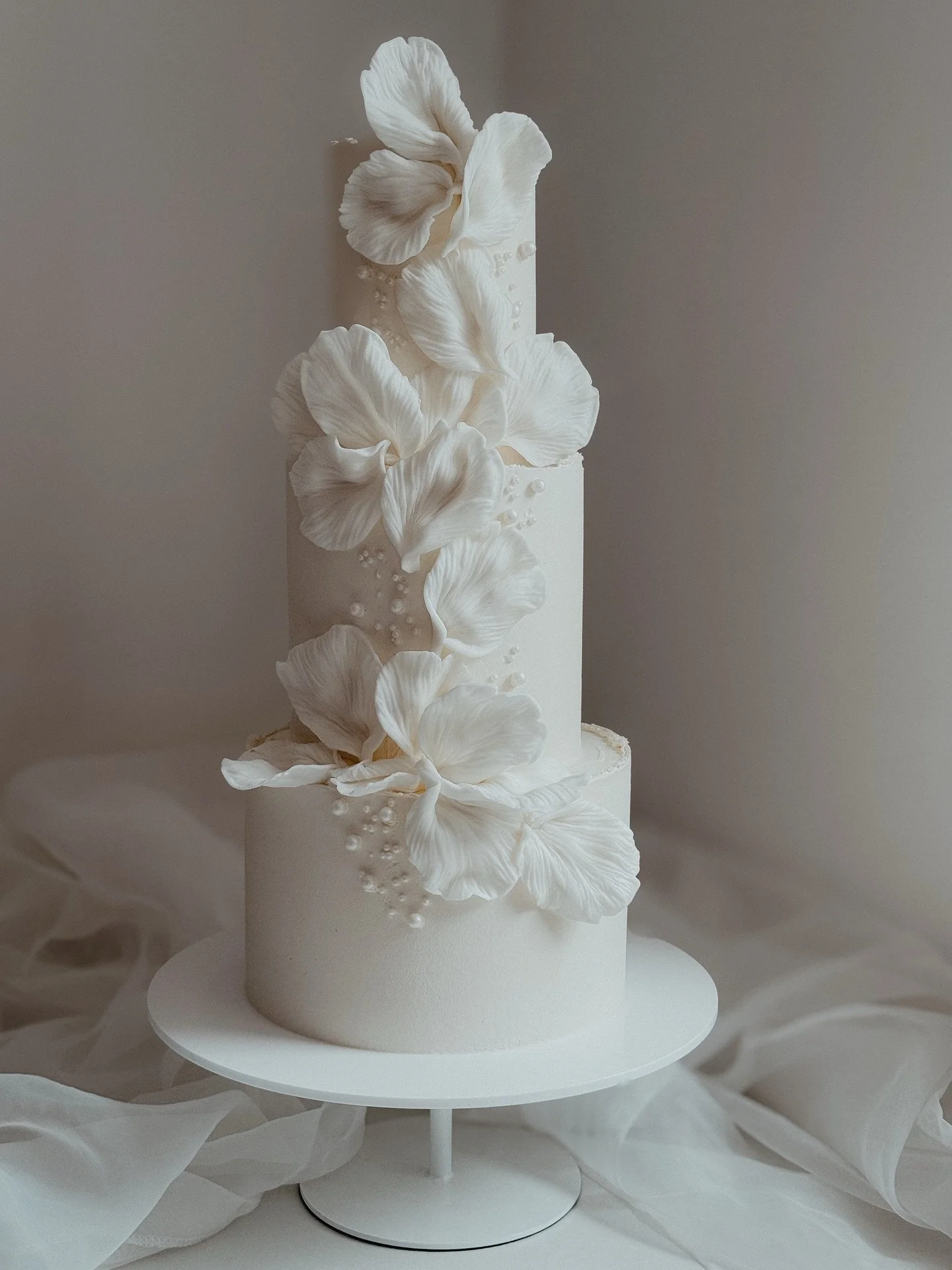 I love the combination of pearls &amp; petals.  A beautiful, elegant pairing for a modern wedding.  Wedding cakes this year are going to be different with lots of different shapes and contemporary v retro styling. 

My 2027 diary is open with many ke