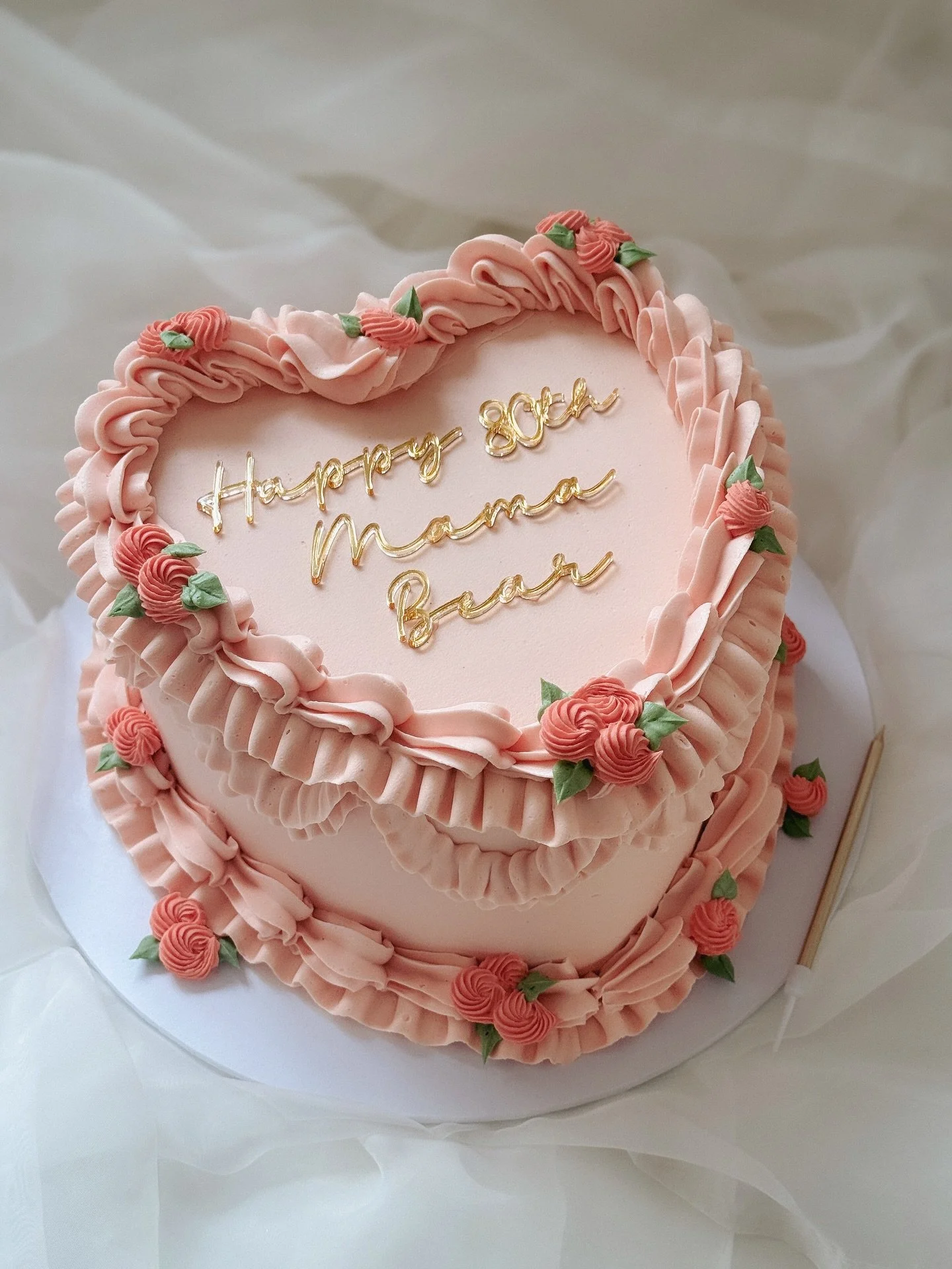 A floral vintage heart cake for a special 80th birthday.

The heart shaped cake is still very much here for all your special occasions this year. Each one with its own personalised details 🤍

Acrylic wording @burntisland_occasions 

#birthdaycake #w