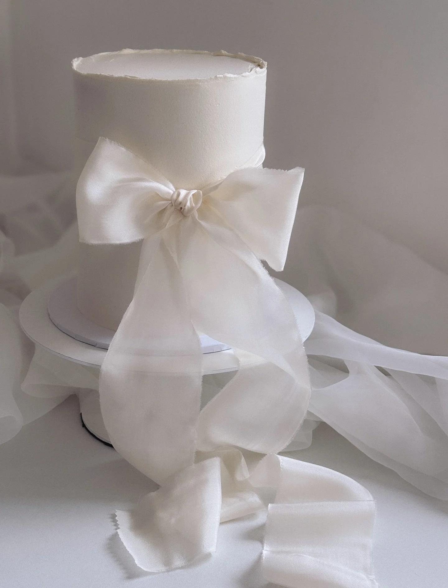 A beautiful bow for a special baby shower. 

Keeping it simple &amp; elegant with a neutral palette and oversized silk bow.

#babyshowercakes #bowcake #weddingcake #bow #babyshower