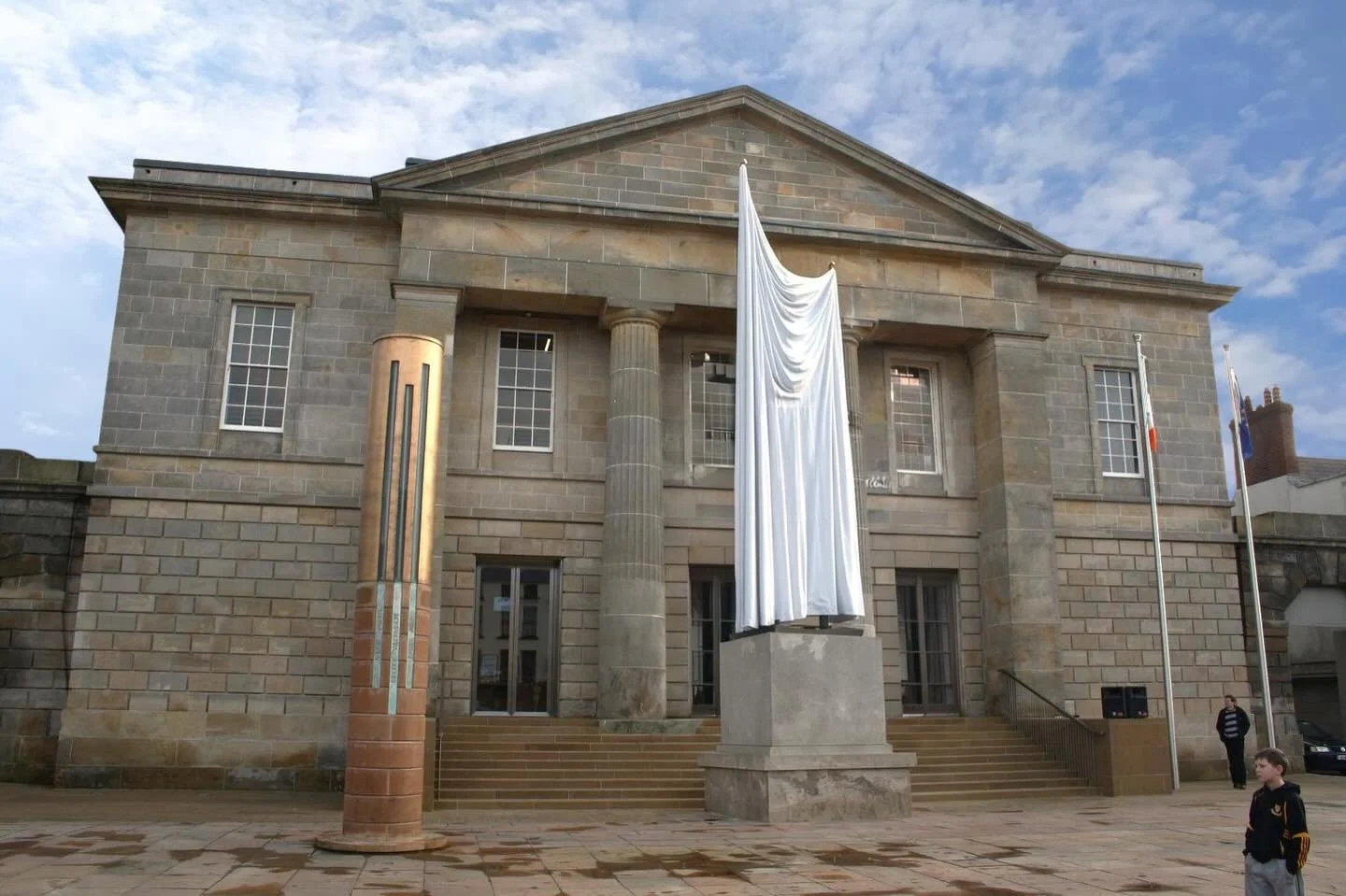 📢 Big News - New Landmark in Monaghan Town 📢

A giant statue of a local legend to be unveiled in Church Square this Friday.

Can you guess who the celebrity in question is? Tell us in the comments.

#MonaghanHasIt
