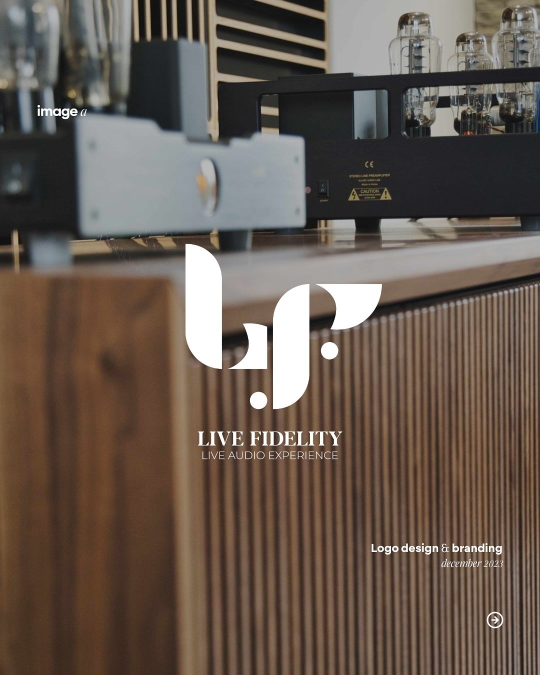 Van concept naar karakter 🧡🎧📸

Sinds december 2023 werk ik met veel plezier aan de branding van Live Fidelity, een merk dat hoogwaardige audio verbindt met sfeervol interieur. In deze samenwerking kreeg ik de vrijheid om me volledig te focussen op