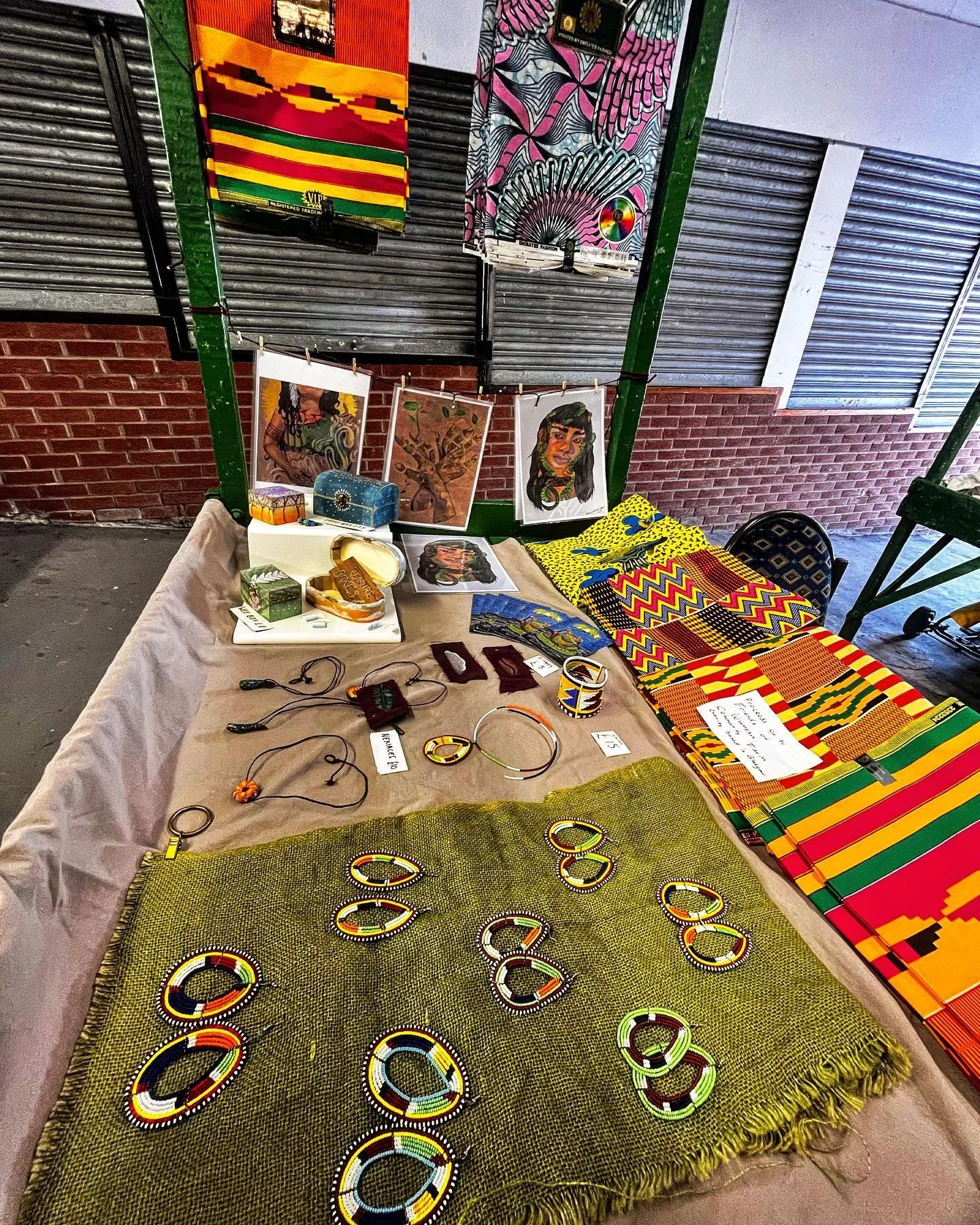 Our new set up is looking niiice 🤩
 We can&rsquo;t wait to get more tools to vamp up our new stall ✨😍
* 
Join us every Saturday and Sunday @barras_market . Our current featured artist is Venezuelan artist @valeriacrespoart who makes gorgeous handma
