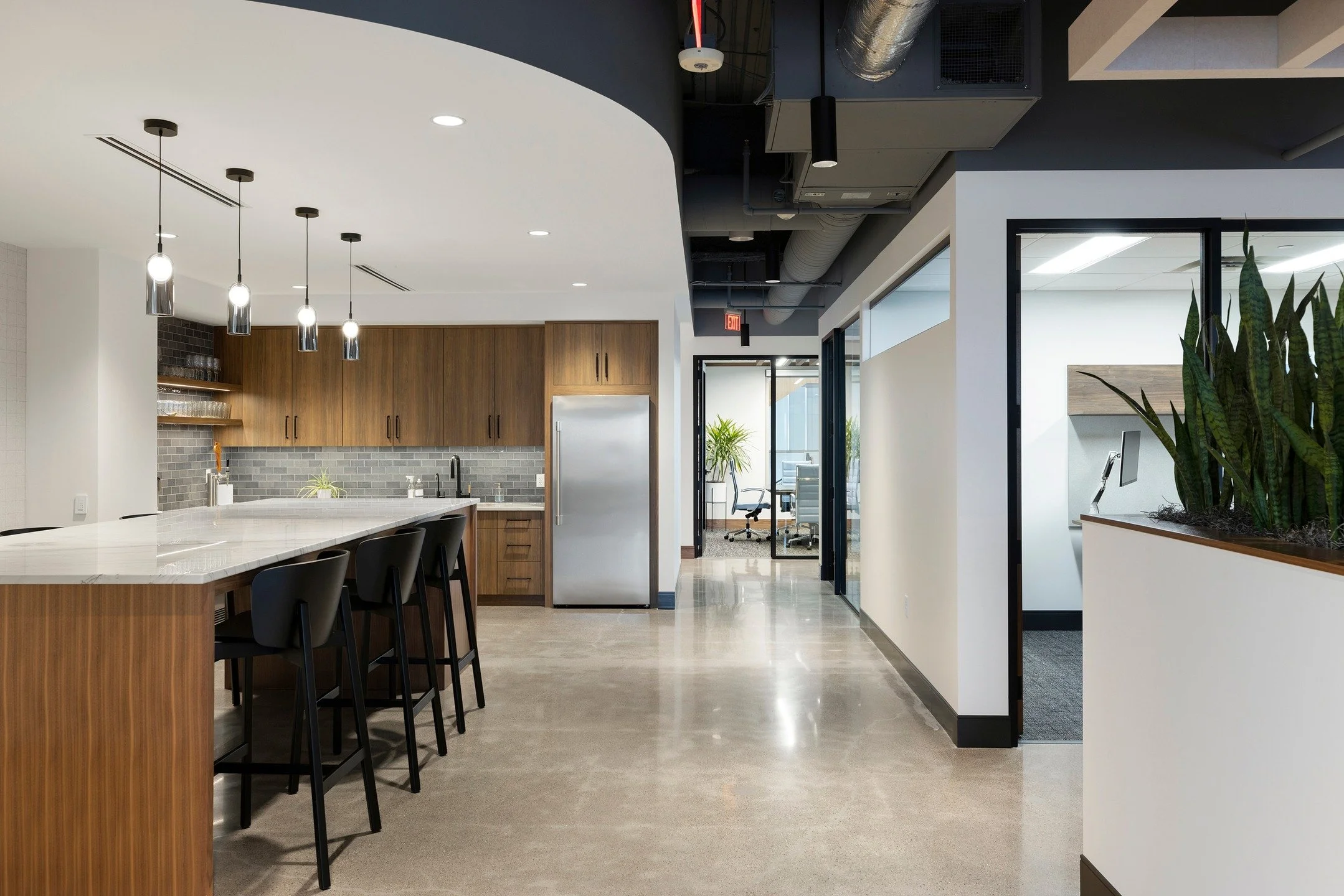 Located in the One Southwest Crossing building in Eden Prairie, @abbey.street.financial has called this space its home for over a year.

We are proud to have been able to partner with @esgarch_design to make this 5,000 SF office a hub for high-level 