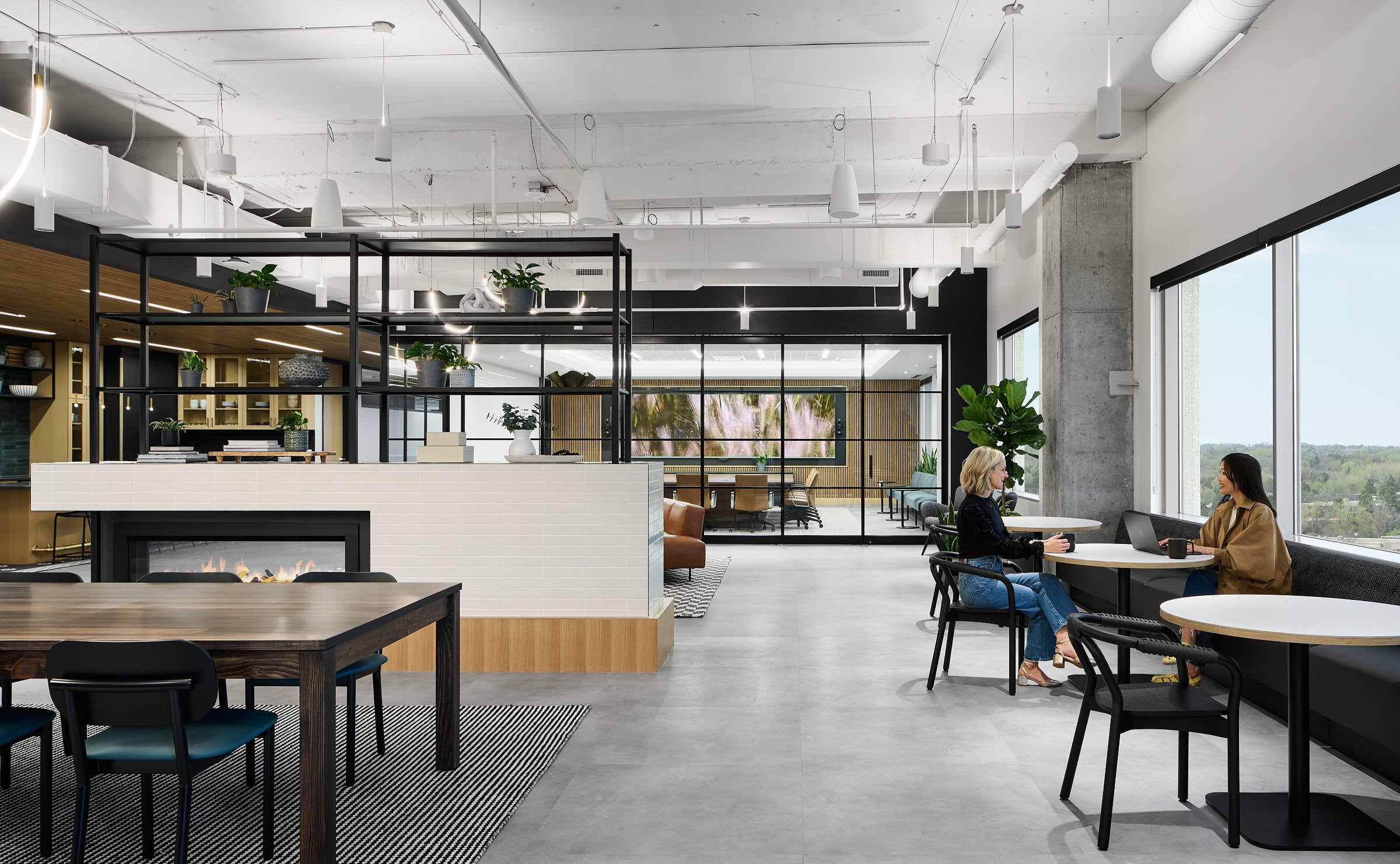 Bringing back this beautiful project we finished last winter! 

With summer on the way, we can't help but think of this space. All the plants and natural lighting bring so much life to this office. 

We couldn't have done it without our talented team